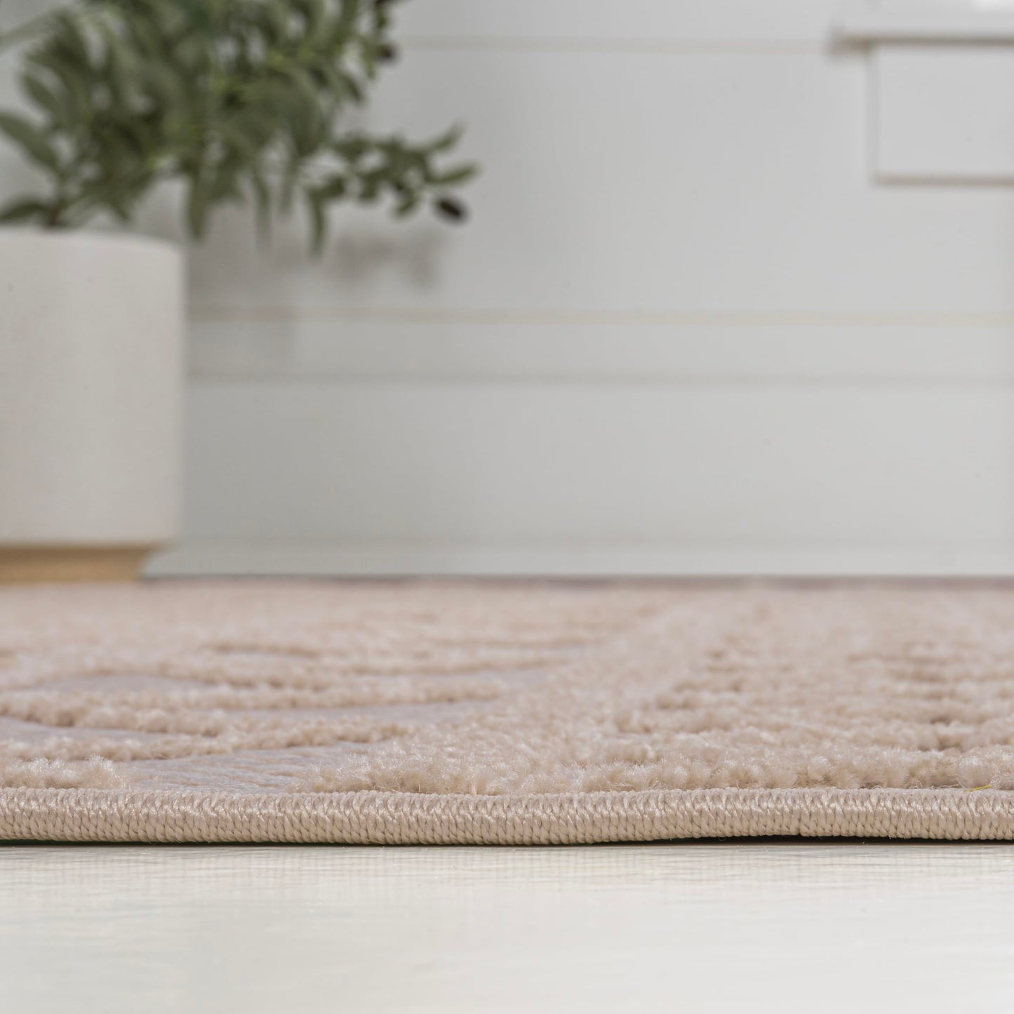 JONATHAN Y Knotted Trellis Geometric Indoor Outdoor Runner Rug 2X8 Beige, Aylan High-Low Pile for Backyard, Patio, Porch, Easy-Cleaning, High Traffic, Pet-Friendly, Non-Shedding (SBH104B-28)