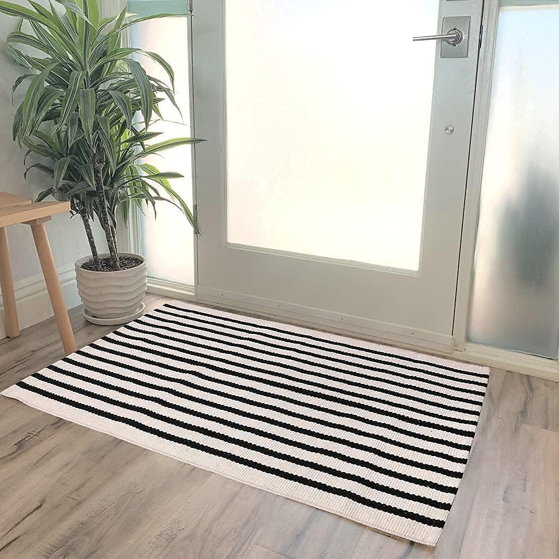 LEEVAN Black and White Striped Rug Doormat 2x3 Washable Front Porch Rug Farmhouse Layered Door Mats Outdoor Cotton Hand Woven Throw Carpet for Entryway/Front Steps/Bathroom/Home Entrance