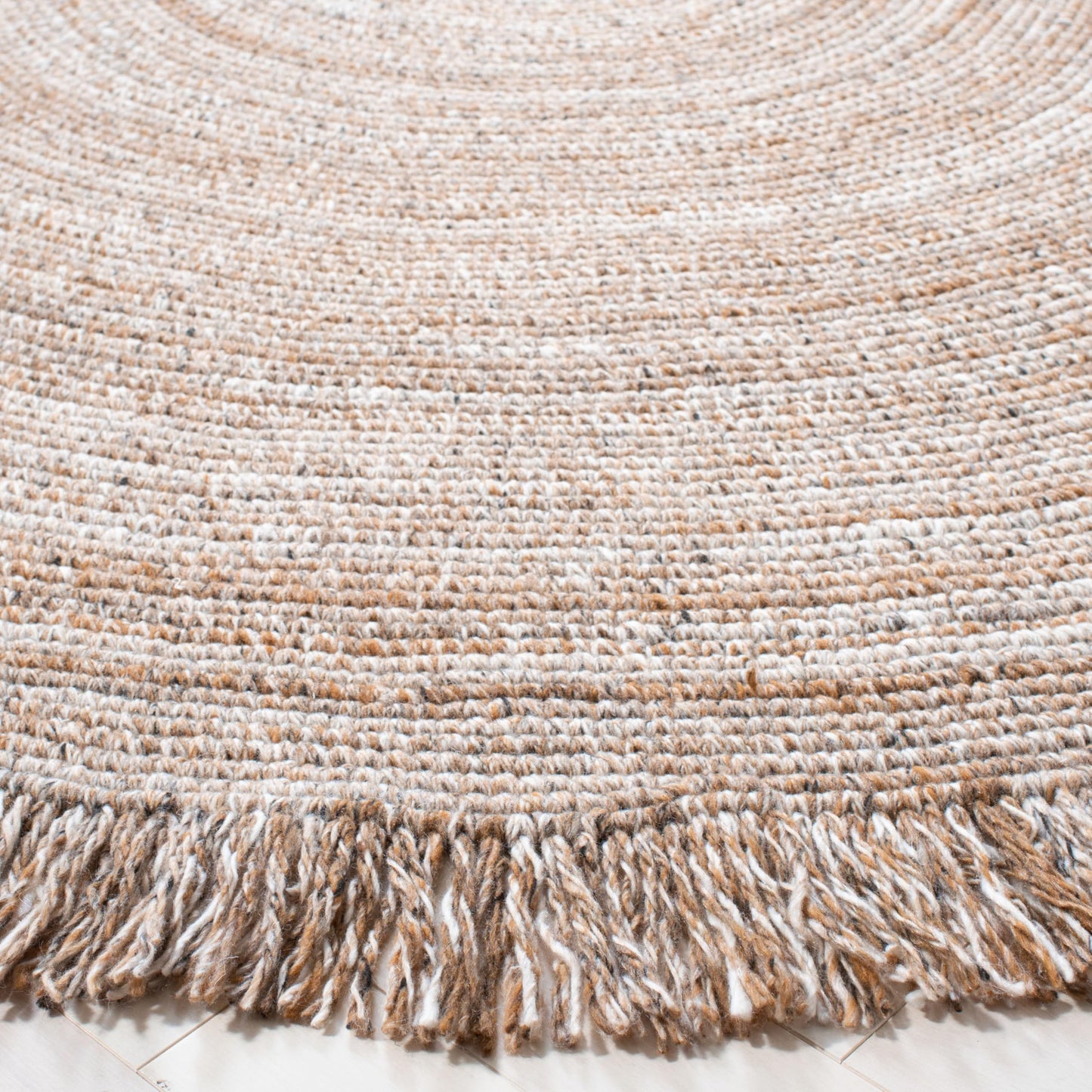 SAFAVIEH Braided Collection Area Rug - 3' Round, Natural, Handmade Country Cottage Fringe Reversible, Ideal for High Traffic Areas in Living Room, Bedroom (BRD950A)