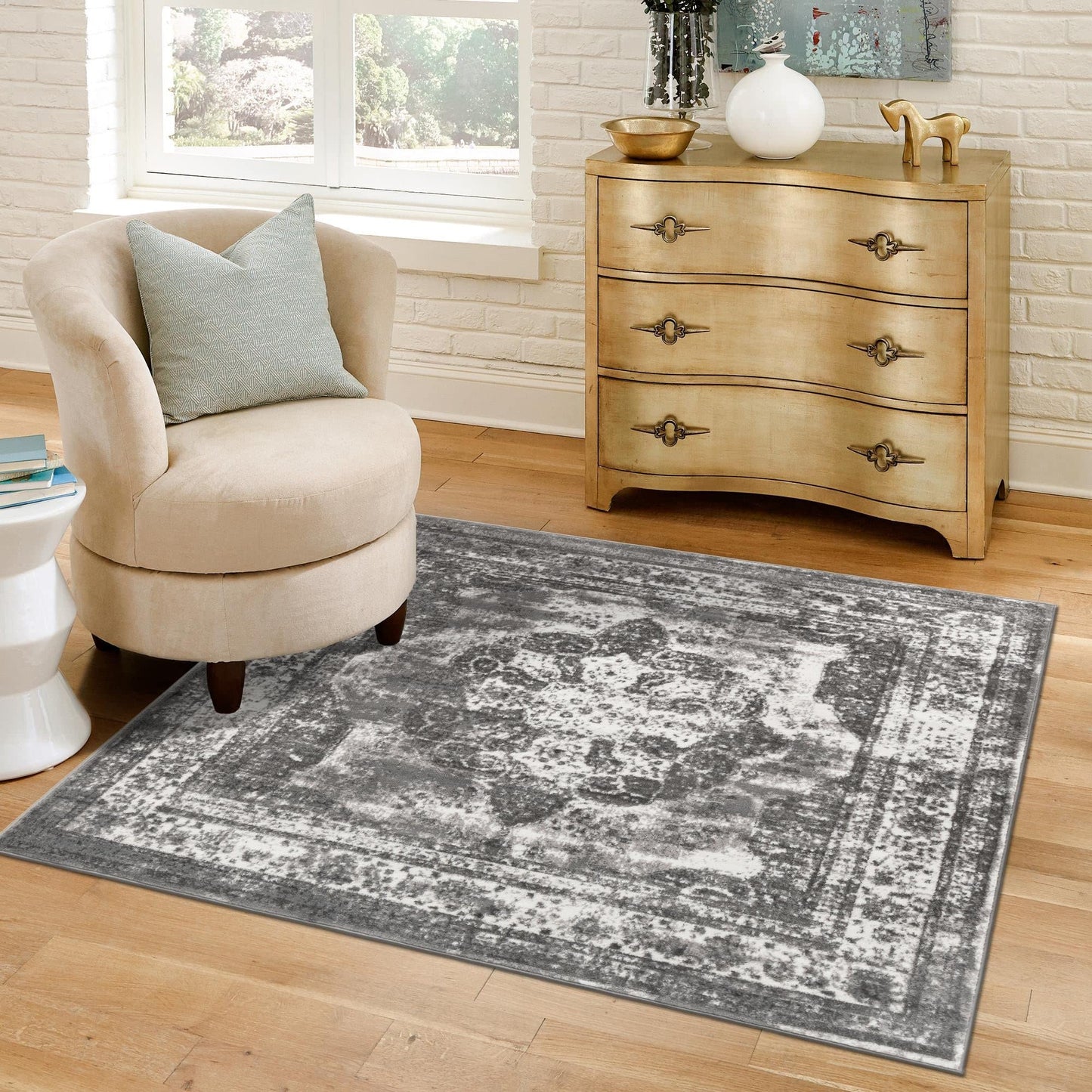 Rugs.com - Monte Carlo Rug – 5 Ft Square Gray Easy-Clean Rug – Low-Profile Vintage Medallion Area Rug for Living Rooms, Bedrooms, and Home Offices