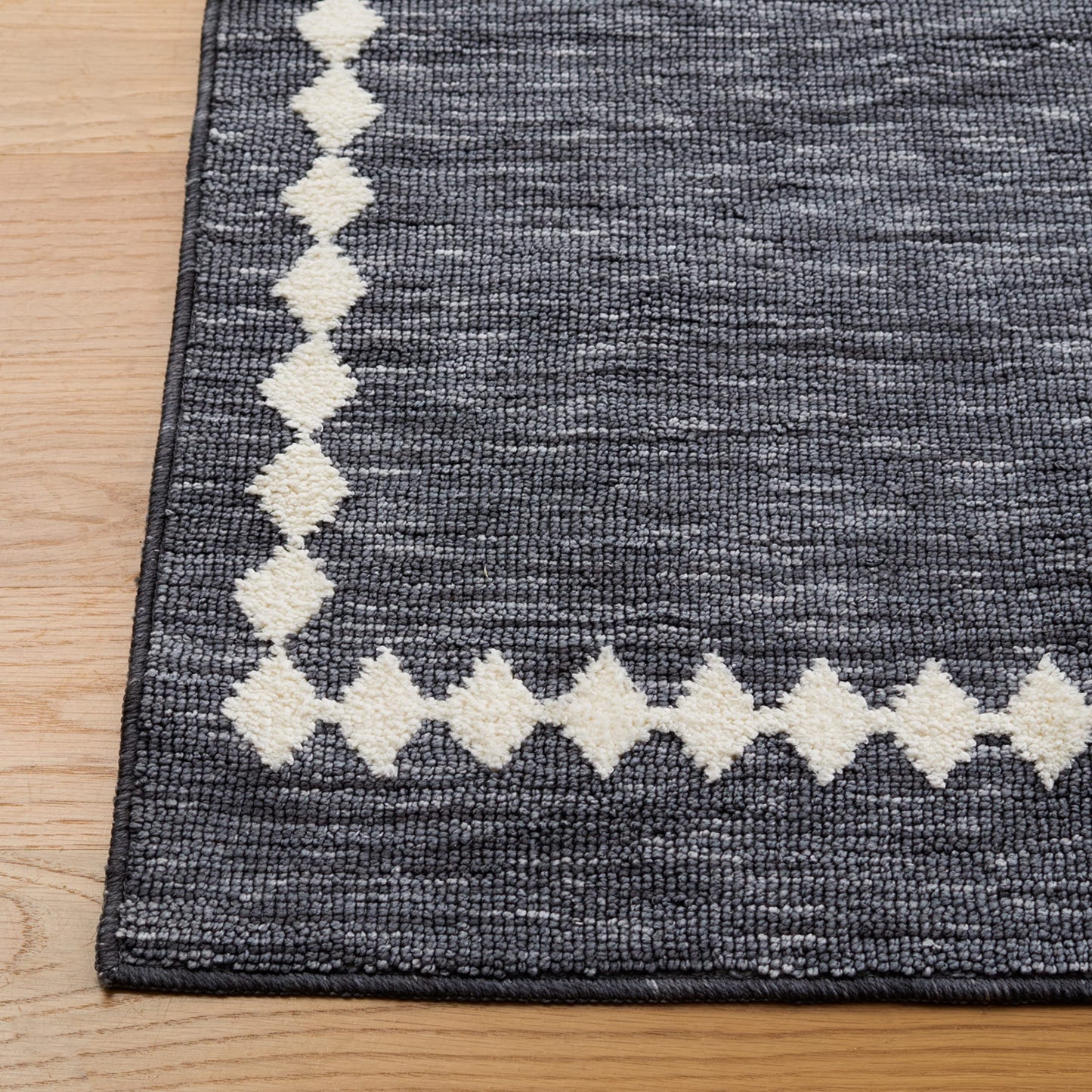 SAFAVIEH Washable Rug Easy Care Collection - 5' x 8', Grey & Ivory, Easy to Clean, Ideal for Living Room, Bedroom, Dining Space (ECR110F)