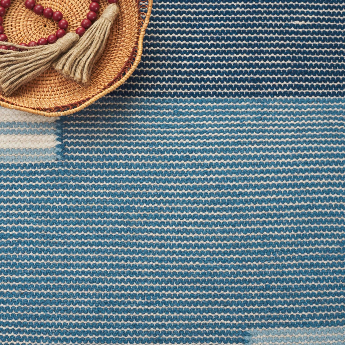 SAFAVIEH Area Rug 8x10 - Kenya Collection - Large - Blue & Ivory, Handmade Wool, Ideal for Living Room, Bedroom, Dining Space (KNY278M)