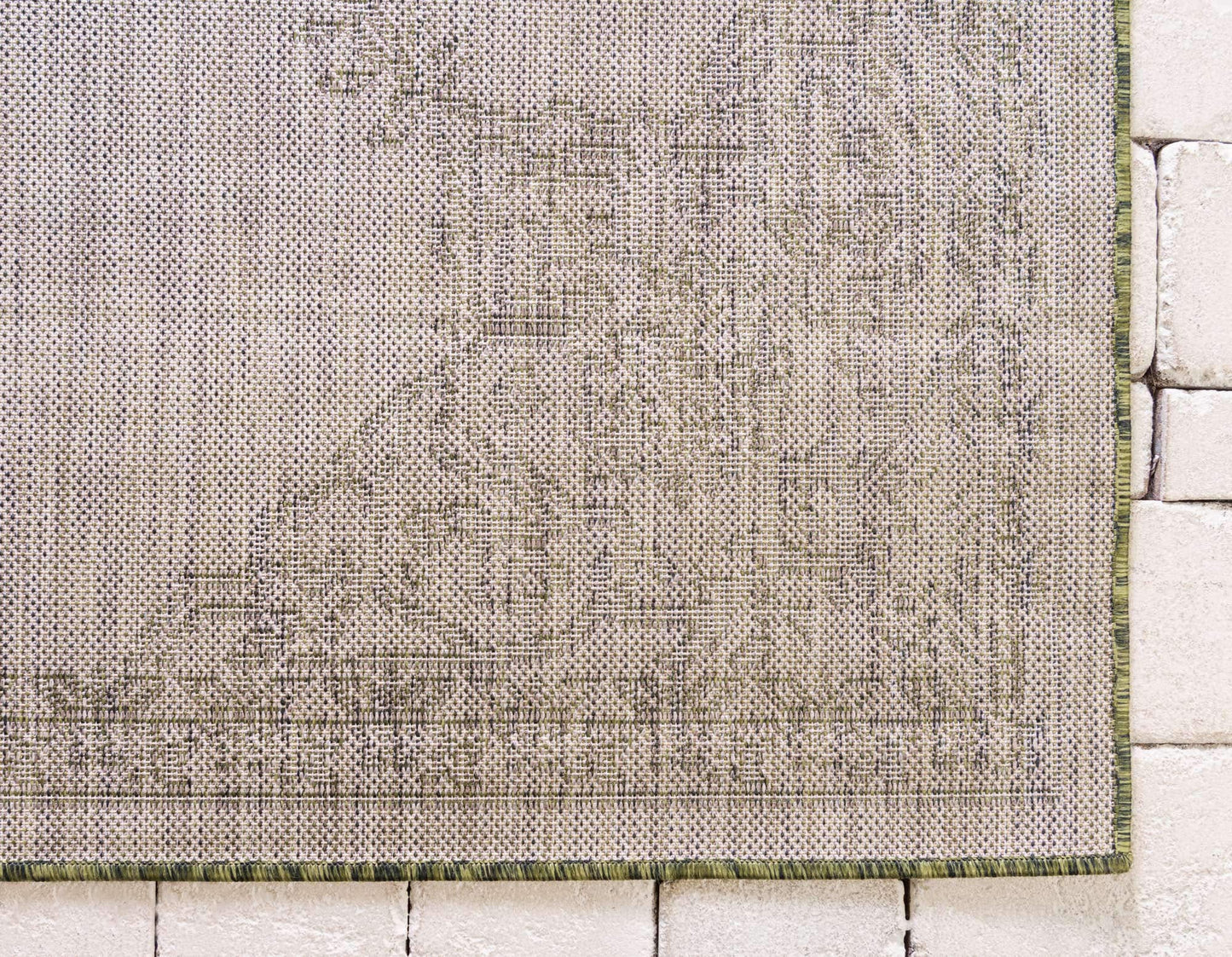 Unique Loom Outdoor Traditional Collection Area Rug - Antique (5' 1" x 8' Rectangle, Green/ Gray)