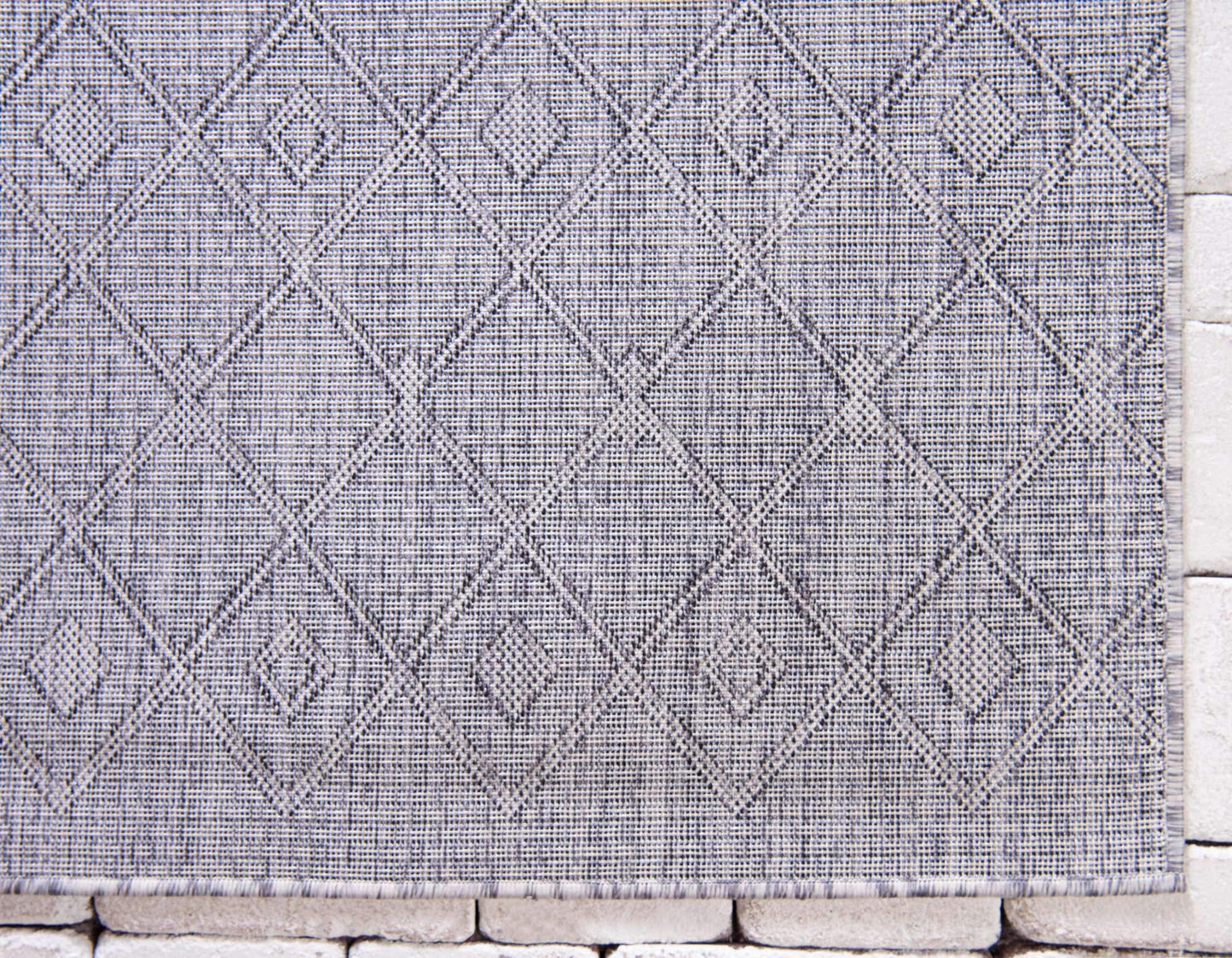 Unique Loom Outdoor Trellis Collection Area Rug - Tribal Trellis (4' 1" x 6' 1" Rectangle, Gray/ Black)