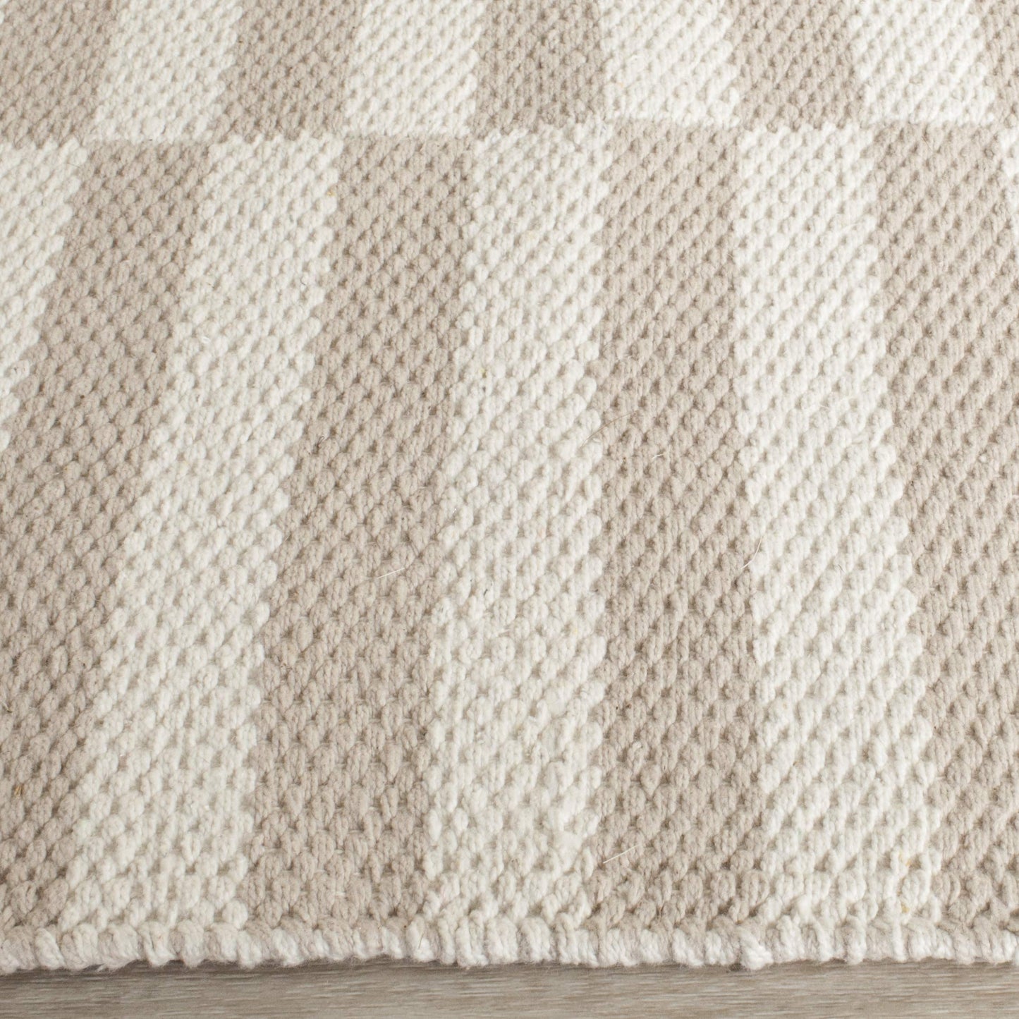 SAFAVIEH Montauk Collection Area Rug - 6' x 9', Ivory & Light Grey, Handmade Stripe Cotton, Ideal for High Traffic Areas in Living Room, Bedroom (MTK715E)