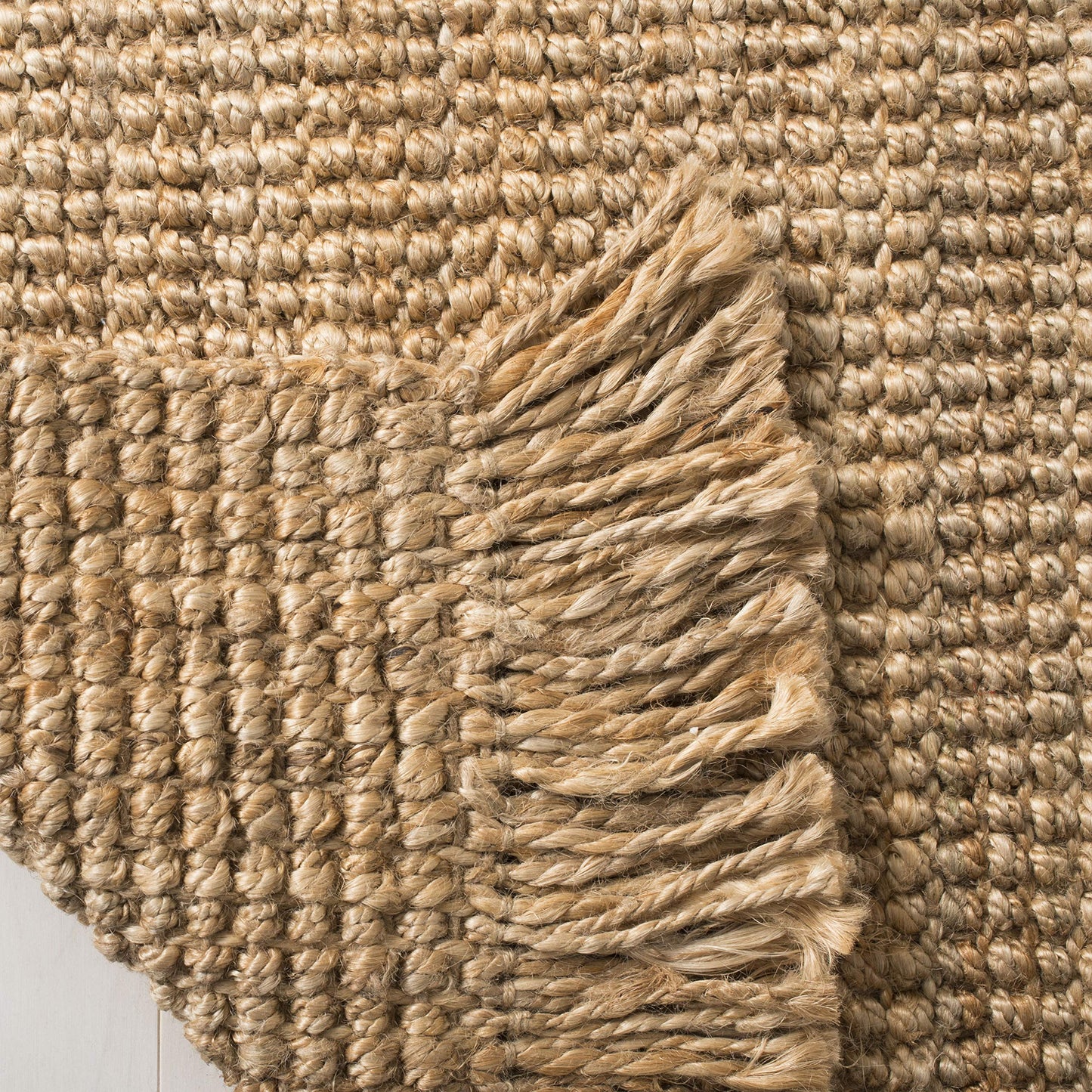 SAFAVIEH Natural Fiber Collection Accent Rug - 4' x 6', Natural, Handmade Farmhouse Fringe Jute, Ideal for High Traffic Areas in Entryway, Living Room, Bedroom (NF876B)