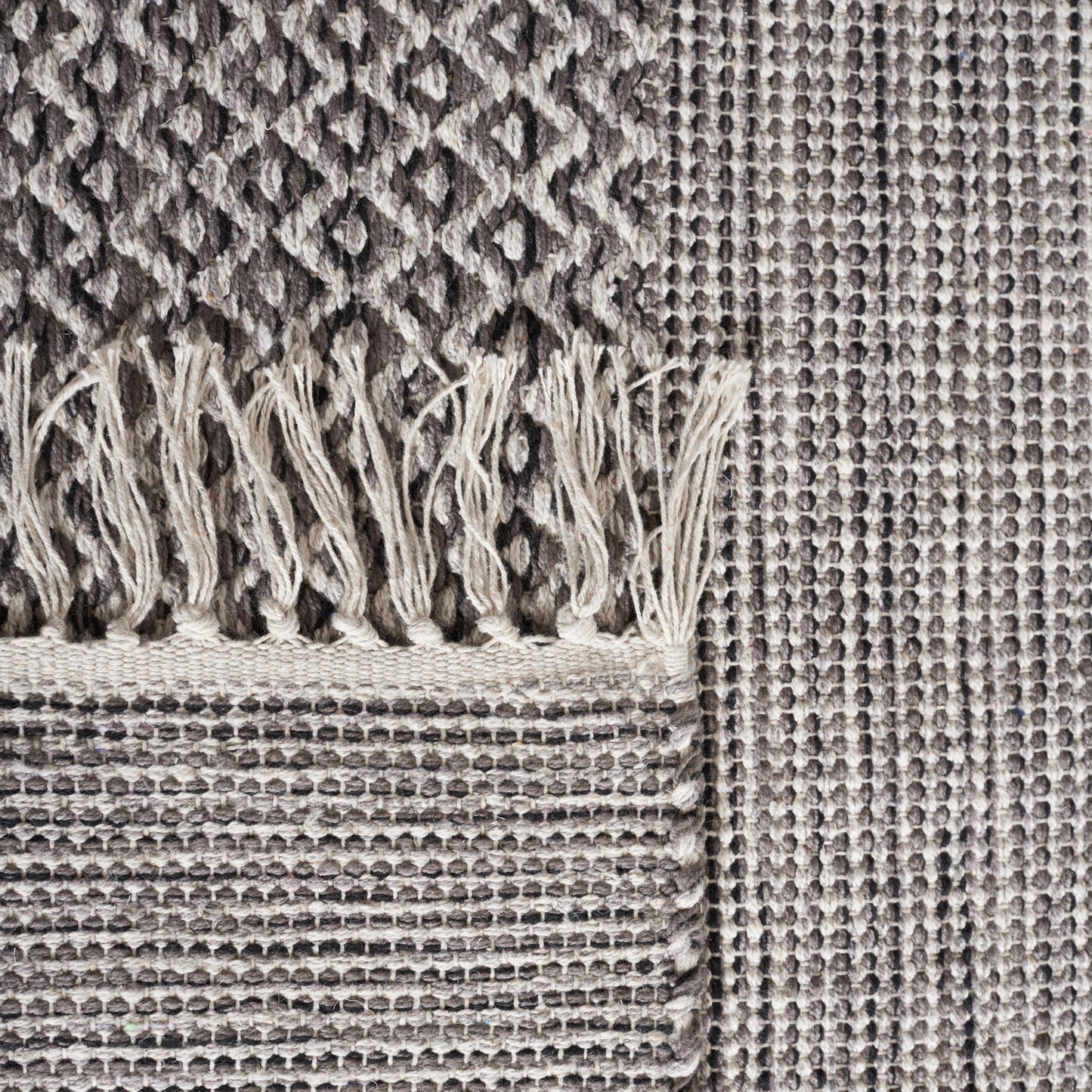 SAFAVIEH Montauk Collection Runner Rug - 2'3" x 16', Ivory & Anthracite, Handmade Flat Weave Boho Farmhouse Cotton Tassel Fringe, Ideal for High Traffic Areas in Living Room, Bedroom (MTK330N)