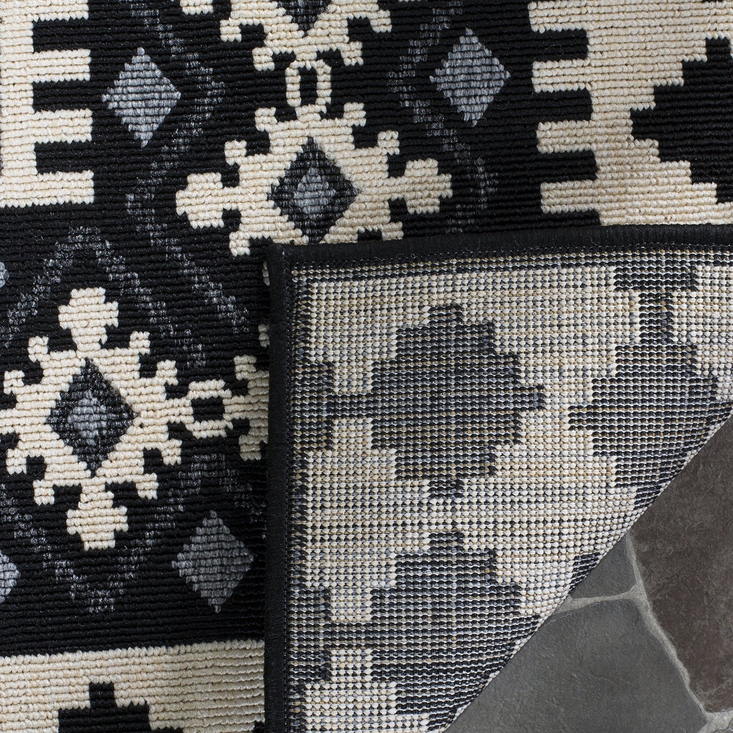 SAFAVIEH Washable Rug Outdoor Veranda Collection - 4' x 5'7", Black & Cream, Non-Shedding & Easy to Clean, Ideal for Patio, Backyard, Mudroom (VER099-0421)