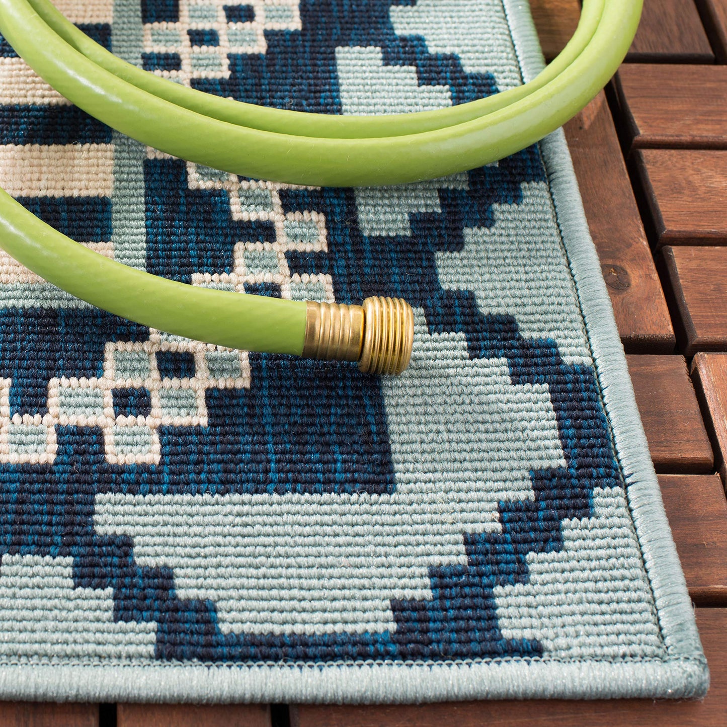 SAFAVIEH Washable Rug Outdoor Veranda Collection - 5'3" x 7'7", Turquoise & Blue, Non-Shedding & Easy to Clean, Ideal for Patio, Backyard, Mudroom (VER096-3934)