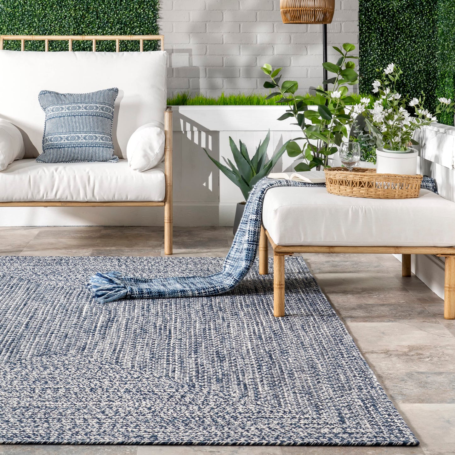 nuLOOM 5' x 8' Solid Hand Braided Indoor/Outdoor Area Rug, Pet-Friendly, High Traffic, Weather Resistant, for Patio, Balcony, Bedroom, Living, Dining Room, Wynn Navy