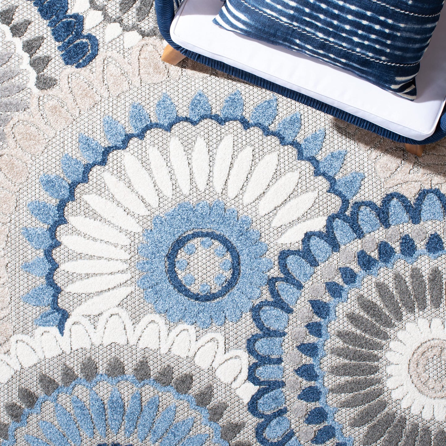 SAFAVIEH Washable Rug Outdoor Cabana Collection - 5'3" Square, Grey & Blue, Non-Shedding & Easy to Clean, Ideal for Patio, Backyard, Mudroom (CBN382G)