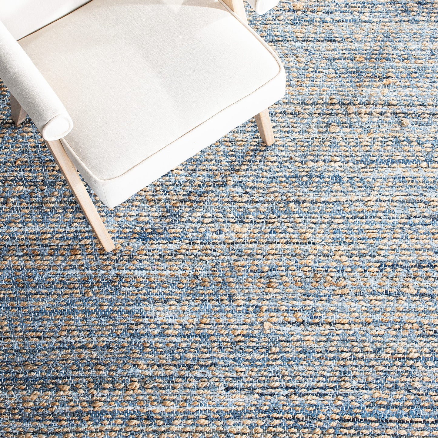 SAFAVIEH Cape Cod Collection Area Rug - 5' x 8', Natural & Blue, Handmade Flat Weave Coastal Braided Jute, Ideal for High Traffic Areas in Living Room, Bedroom (CAP350A)