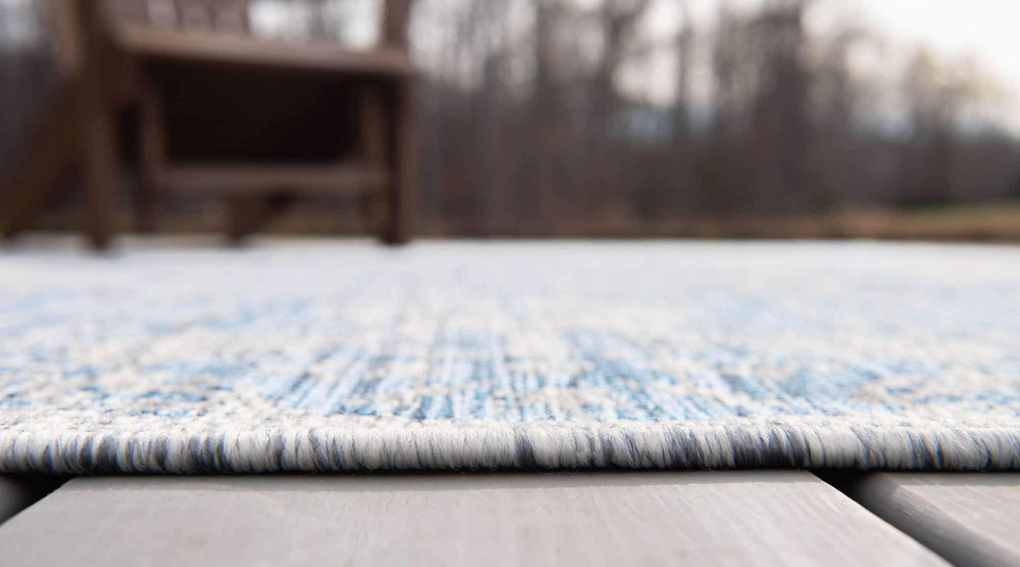 Unique Loom Outdoor Traditional Collection Area Rug - Timeworn (4' 1" x 6' 1" Rectangle, Blue/ Gray)