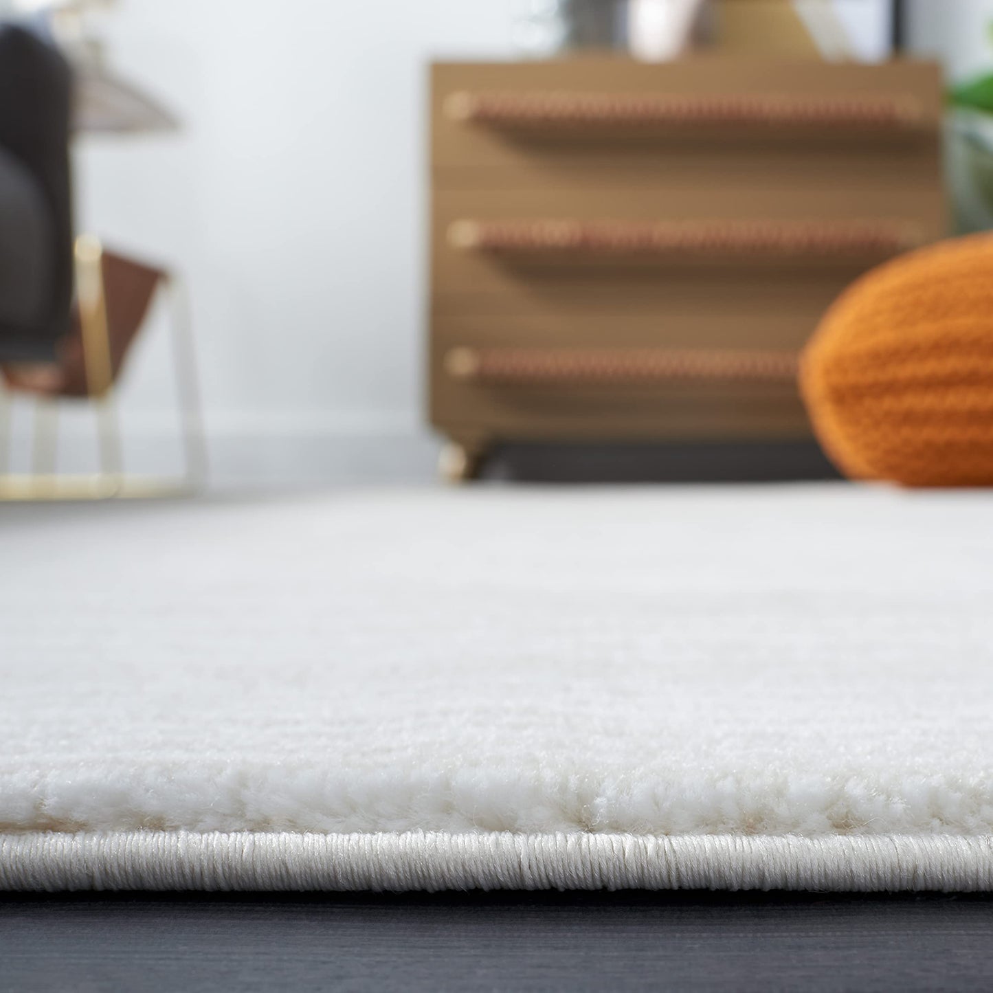 SAFAVIEH Area Rug 4x6 - Vision Collection - Ivory, Modern Ombre Design, Non-Shedding & Easy to Clean, Ideal for Living Room, Bedroom, Dining Space (VSN606J)