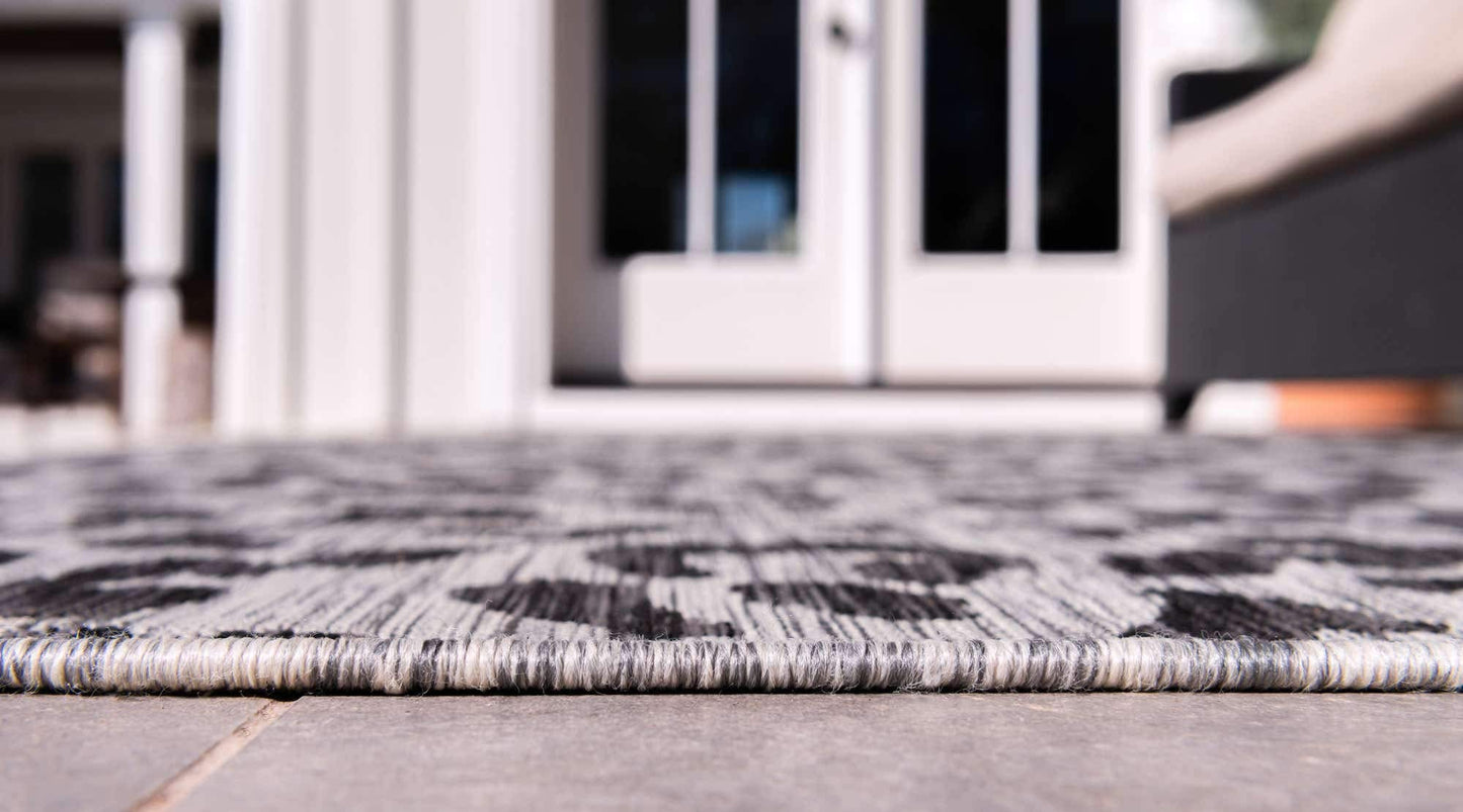 Unique Loom Outdoor Safari Collection Area Rug - Leopard (2' x 6' 1" Runner, Light Gray/ Gray)