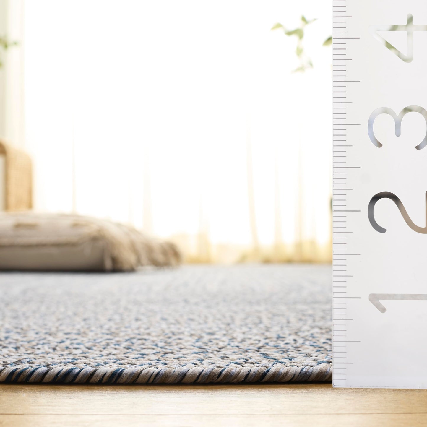 SAFAVIEH Braided Collection Area Rug - 6' x 9' Oval, Navy & Beige, Handmade, Ideal for Living Room, Bedroom, Dining Space (BRD376N)