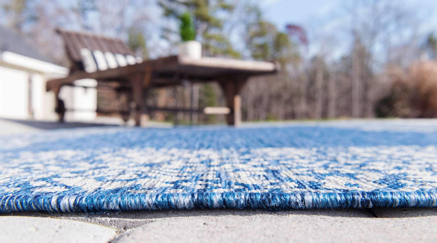 Unique Loom Outdoor Border Collection Area Rug - Floral Border (4' 1" Round, Blue/ Ivory)