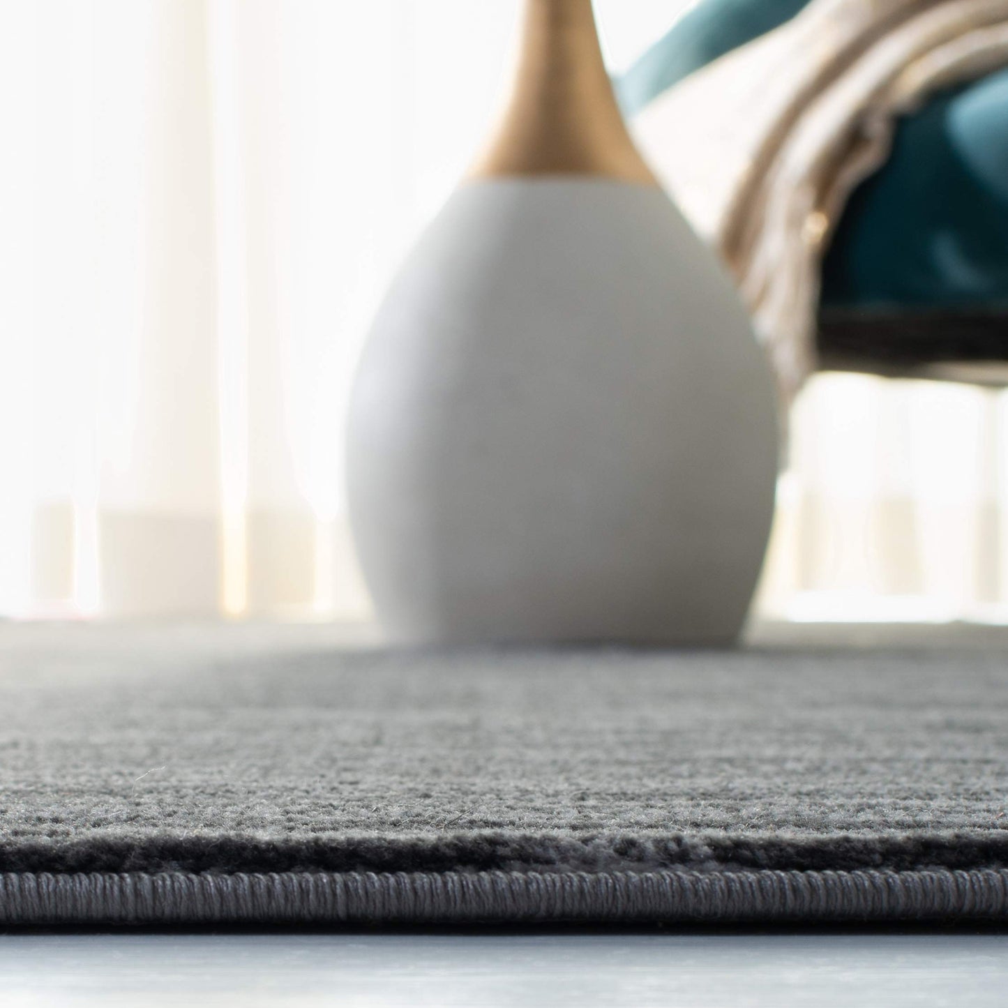 SAFAVIEH Vision Collection Area Rug - 4' Square, Grey, Modern Ombre Design, Non-Shedding & Easy to Clean, Ideal for Living Room, Bedroom, Dining Space (VSN606D)