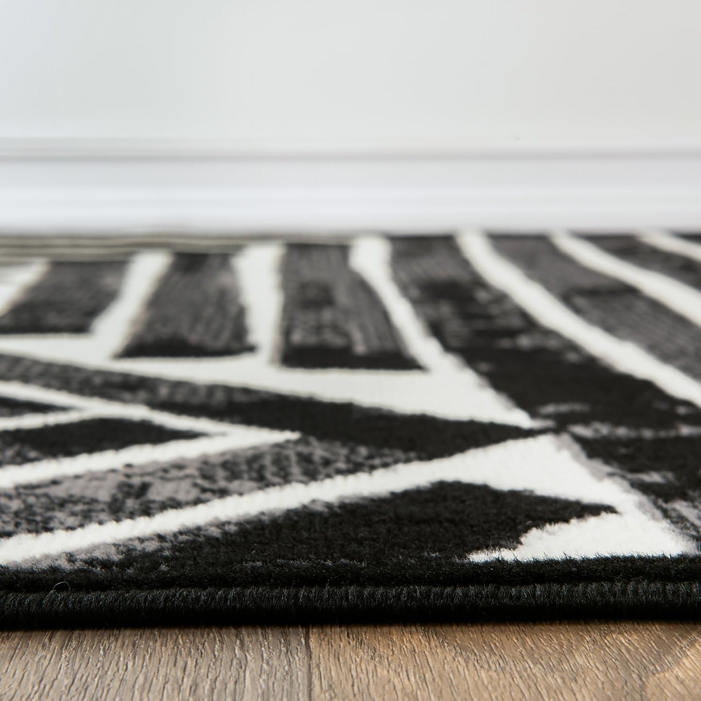 Rugshop Contemporary Stripe Design High Traffic Area Rug for Living Room,Bedroom,Kitchen,Entryway 5' x 7' Black
