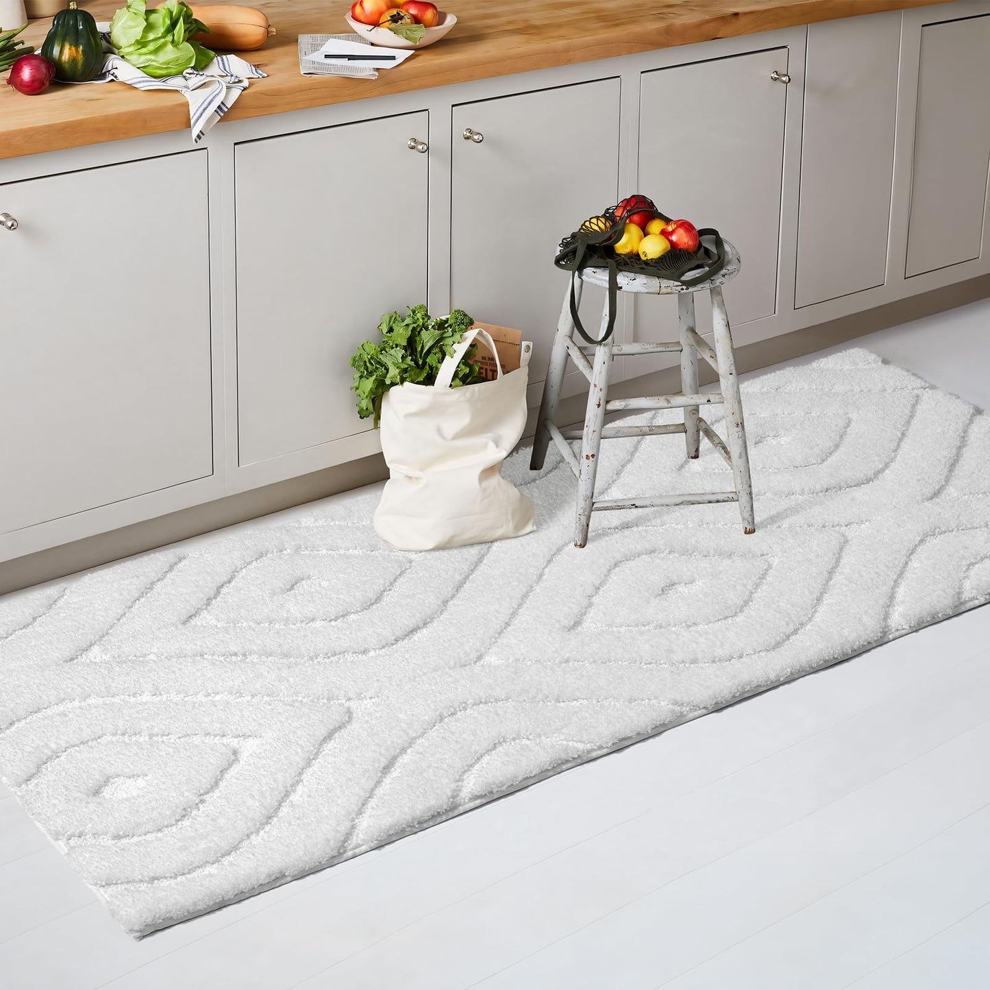 DEXDE White Bathroom Rugs Runner 24x47 Long Bath Rug Non Slip Soft Washable Large Bath Mats for Bathroom Bedroom Hallway Kitchen Floor Carpet Modern Boho Decor