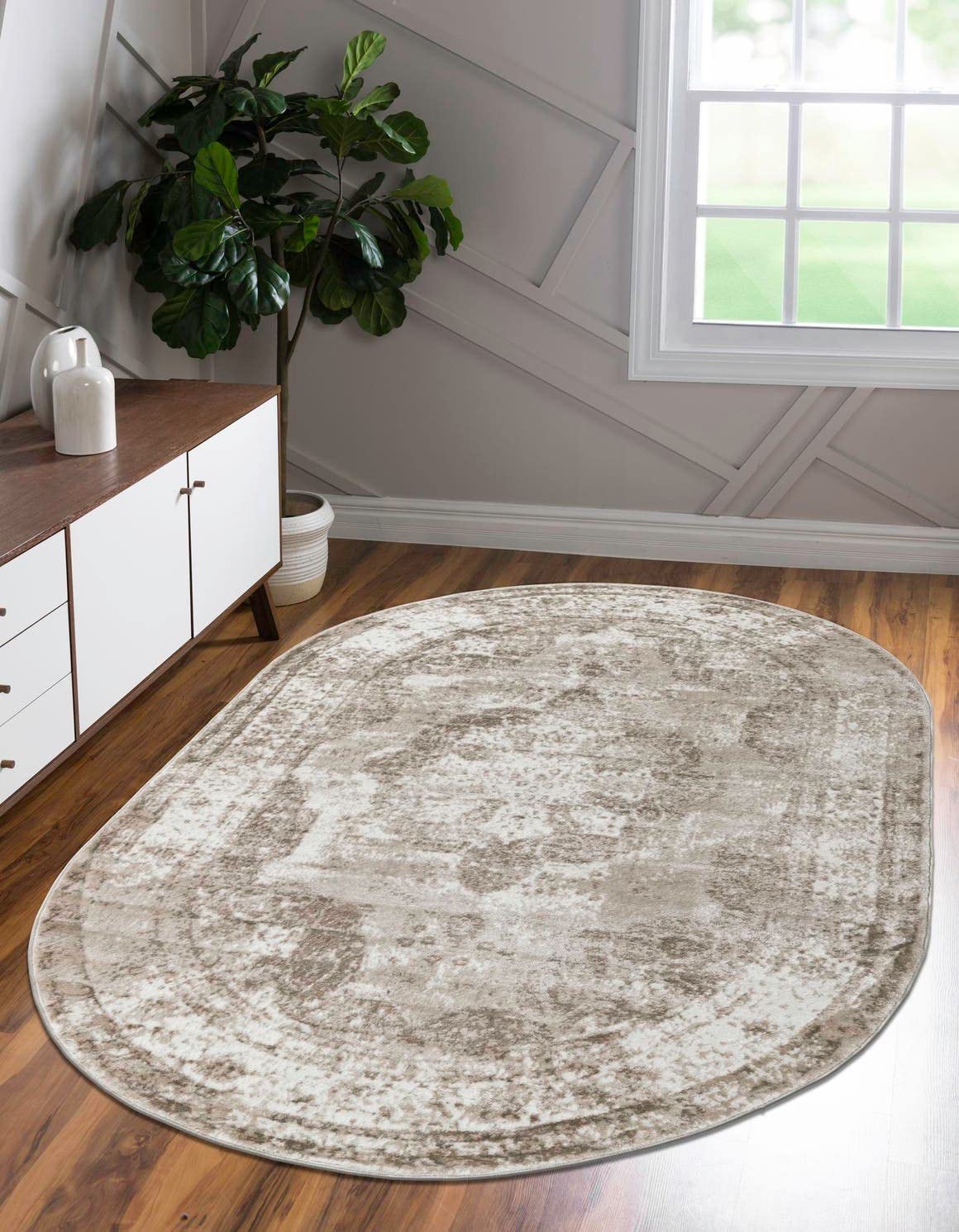 Unique Loom Sofia Collection Area Rug - Salle Garnier (4' 1" x 6' 1" Oval, Beige/ Ivory)