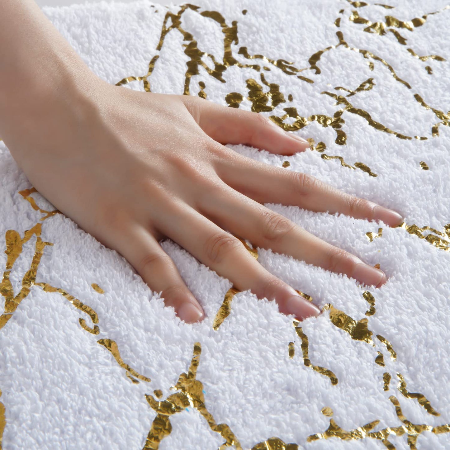 QJHOMO Marble Bathroom Rug White and Gold Decor Bathroom Rugs Non Slip Bath Mat Super Absorbent Microfiber Plush Bathmat Machine Washable Floor Carpet for Tub, Shower, Bedroom 16"x24"