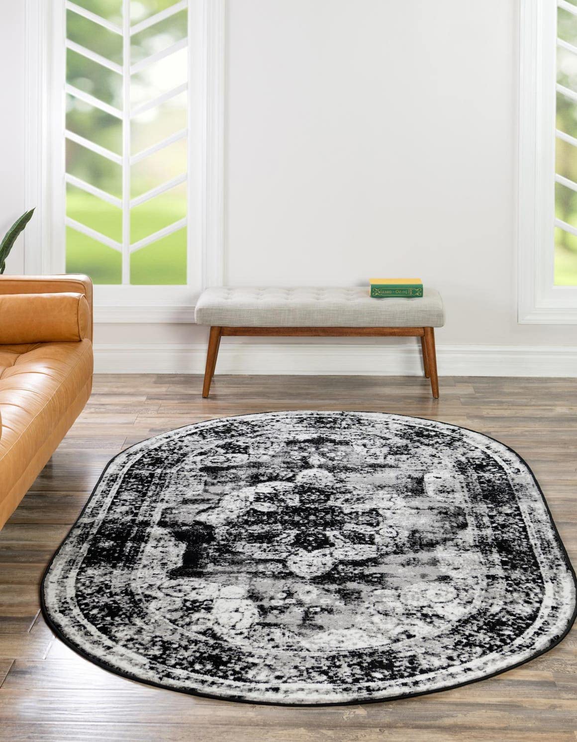 Unique Loom Sofia Collection Area Rug - Salle Garnier (4' 1" x 6' 1" Oval, Black/ Ivory)