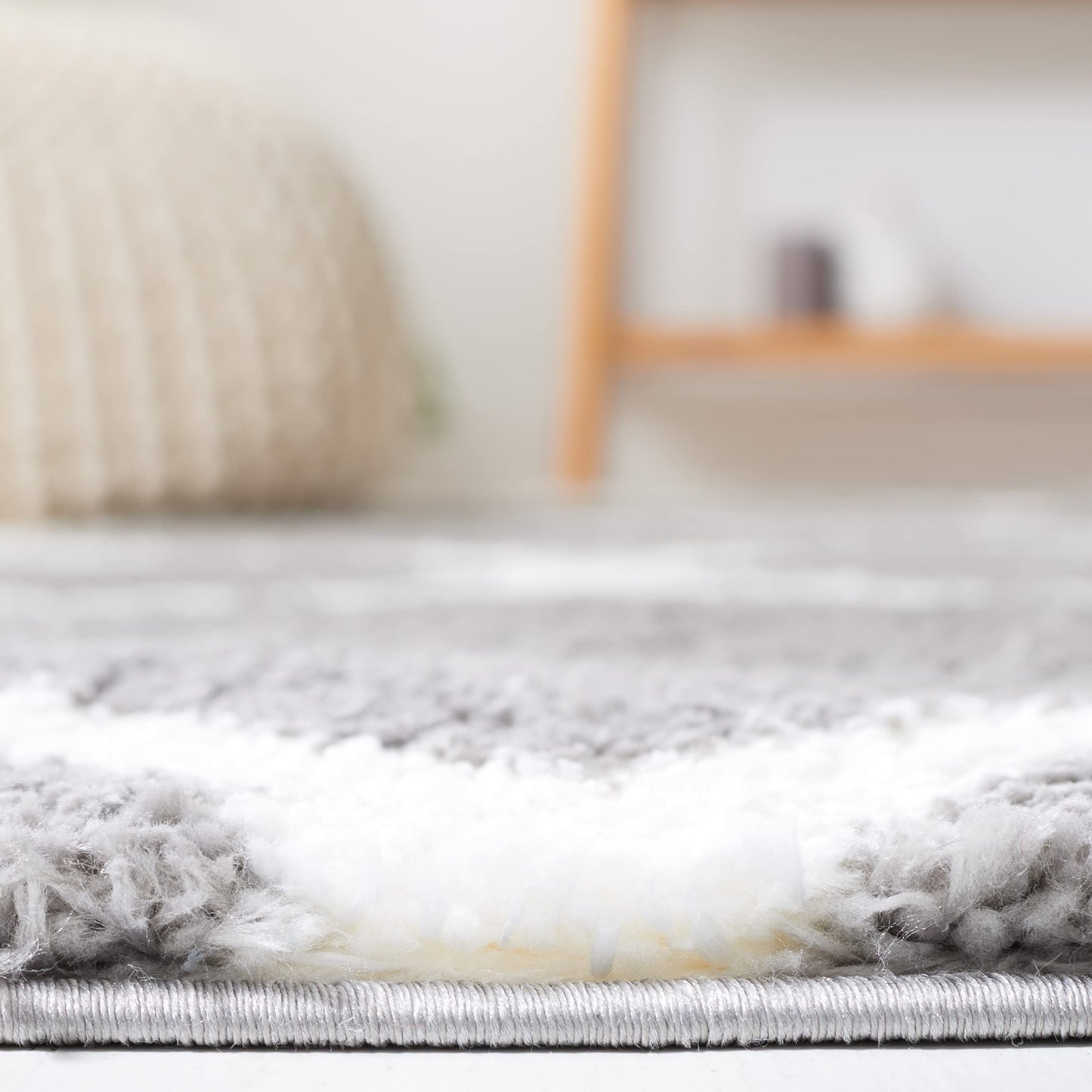 SAFAVIEH Tahoe Shag Collection Area Rug - 5' x 7', Grey & White, Trellis Design, Non-Shedding & Easy Care, 1.2-inch Thick Ideal for High Traffic Areas in Living Room, Bedroom (THO677H)