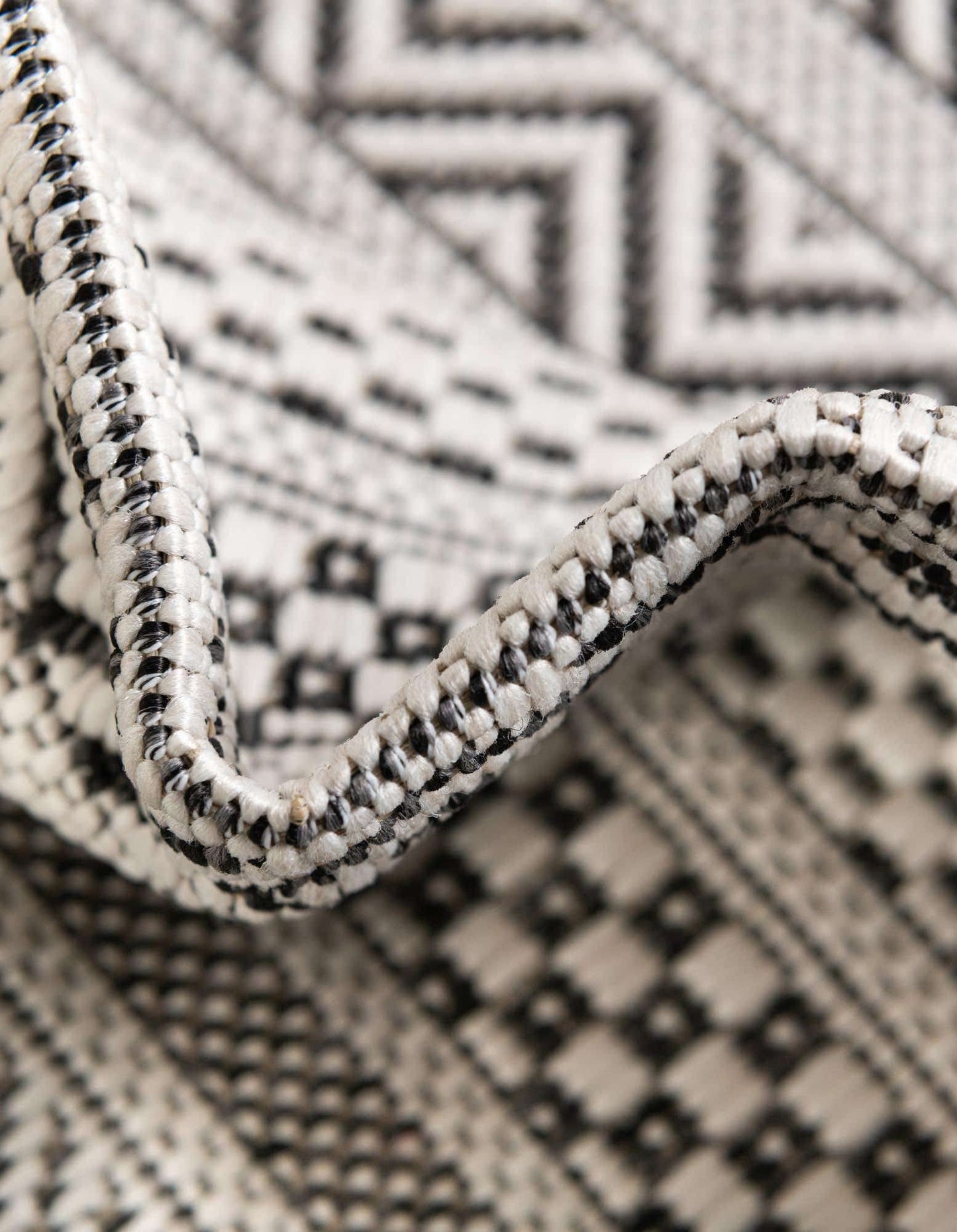 Unique Loom Outdoor Striped Collection Area Rug - Maia (10' x 13' 1" Rectangle, Beige/Ivory)