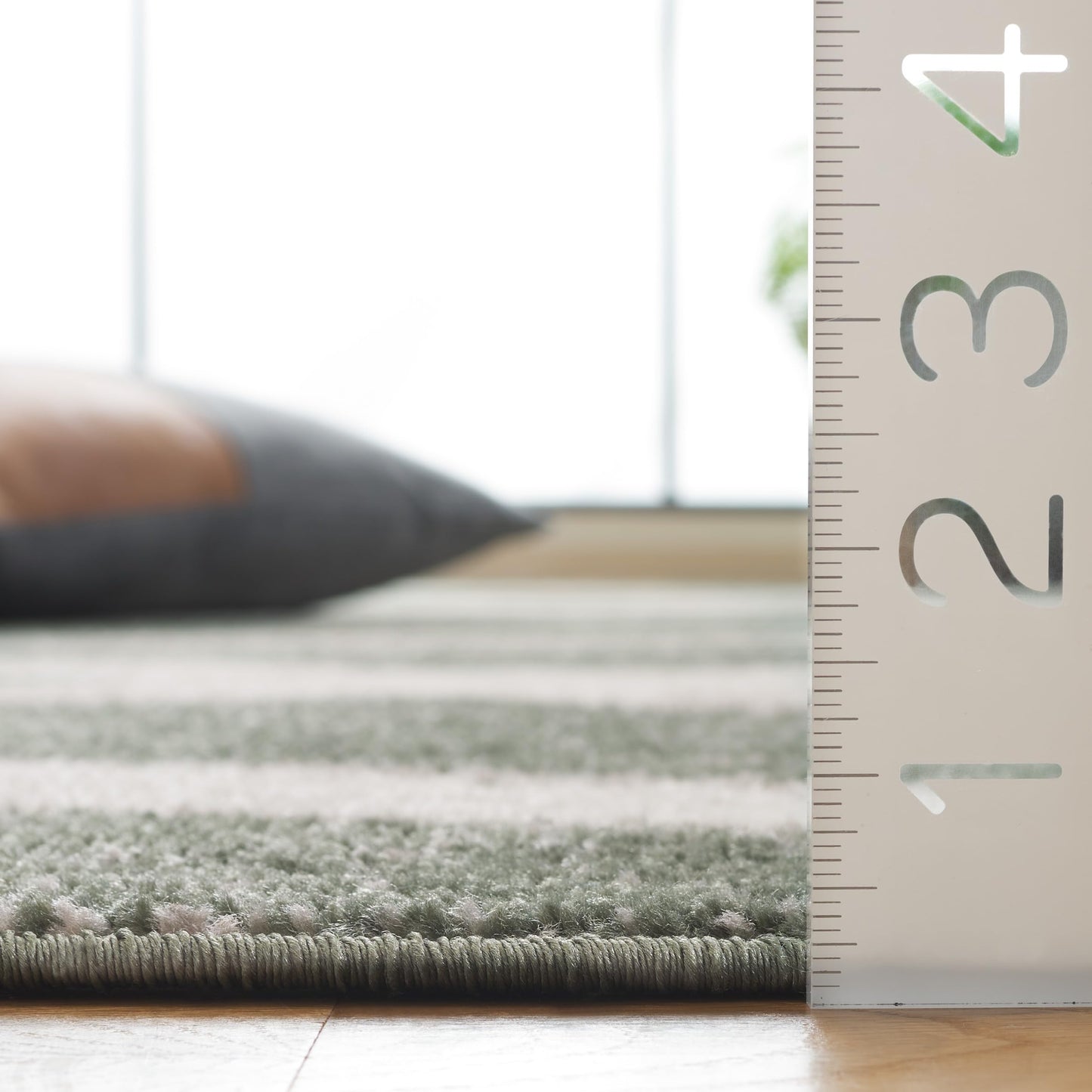 SAFAVIEH Area Rug 8x10 - Adirondack Collection - Large - Dark Green & Ivory, Modern Wave Design, Non-Shedding & Easy to Clean, Ideal for Living Room, Bedroom, Dining Space (ADR125Y)