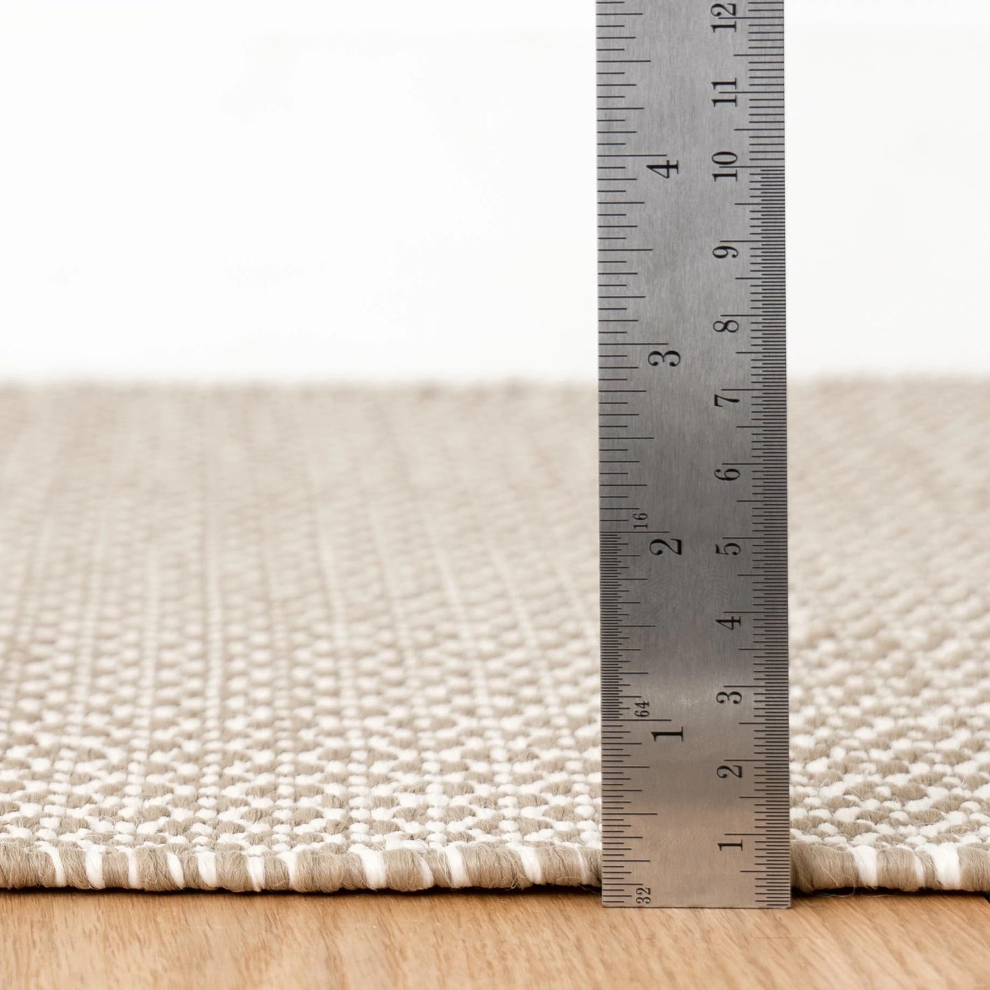 Dash and Albert Finn Indoor/Outdoor Area Rug - 2' x 3' Khaki Honeycomb Handwoven Accent Rug - Durable, Fade Resistant, High Traffic Friendly - Premium Luxury Hotel Quality Soft Breathable