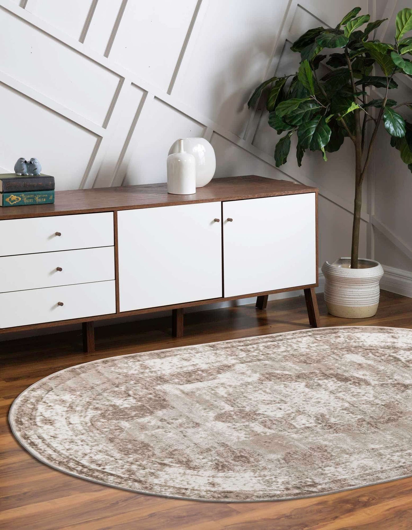 Unique Loom Sofia Collection Area Rug - Salle Garnier (4' 1" x 6' 1" Oval, Beige/ Ivory)