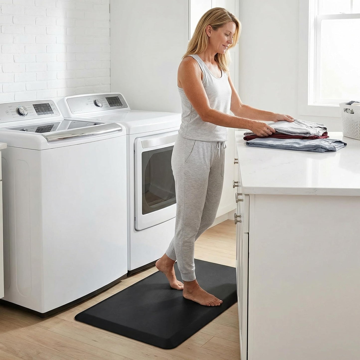 Anti Fatigue Floor Mat - 3/4 Inch Thick Kitchen Rug for Floor, Standing Desk Mat - Comfort at Home, Office, Garage - Non Slip Bottom, Durable and Stain Resistant (Black, 20" x 32")