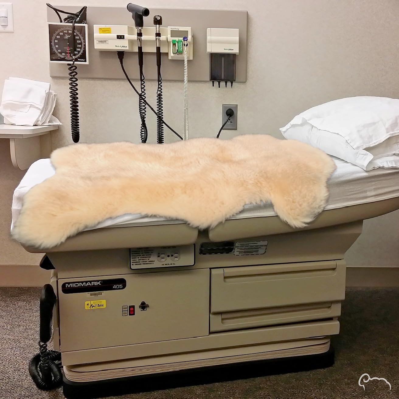 Medical Sheepskin Pad for Sensitive Skin and Bed Sores | Lambskin Rug | Natural Wool | Real Fur Pelt | Warm and Super Soft | Stress and Pain Relief | Washable | Size - Large
