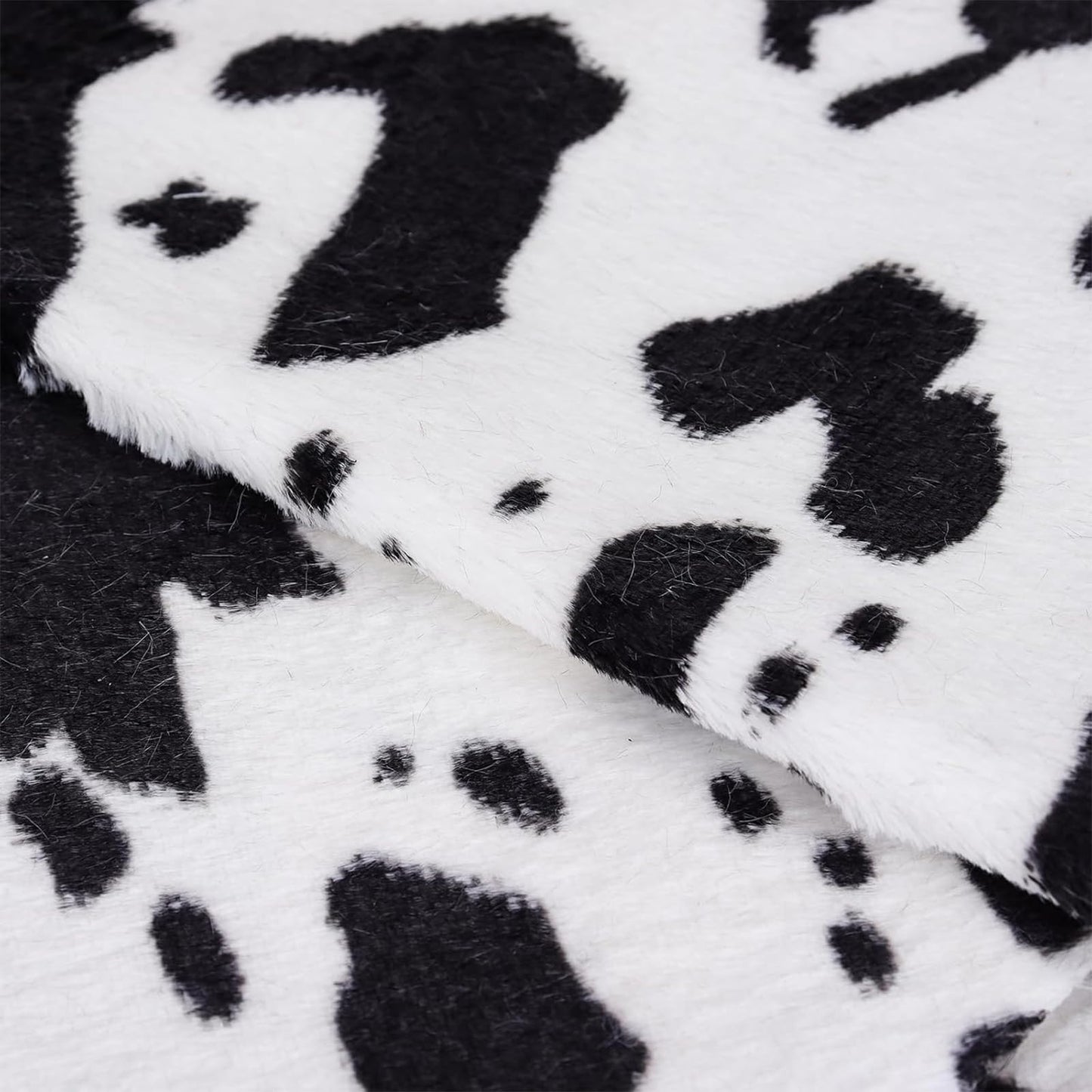 CZYHMNK Cow Print Rug Faux Cowhide Rug Cute Area Rug Fun Western Room Decor for Bedroom Living Room Non-Slip (43 inches x 29 inches)