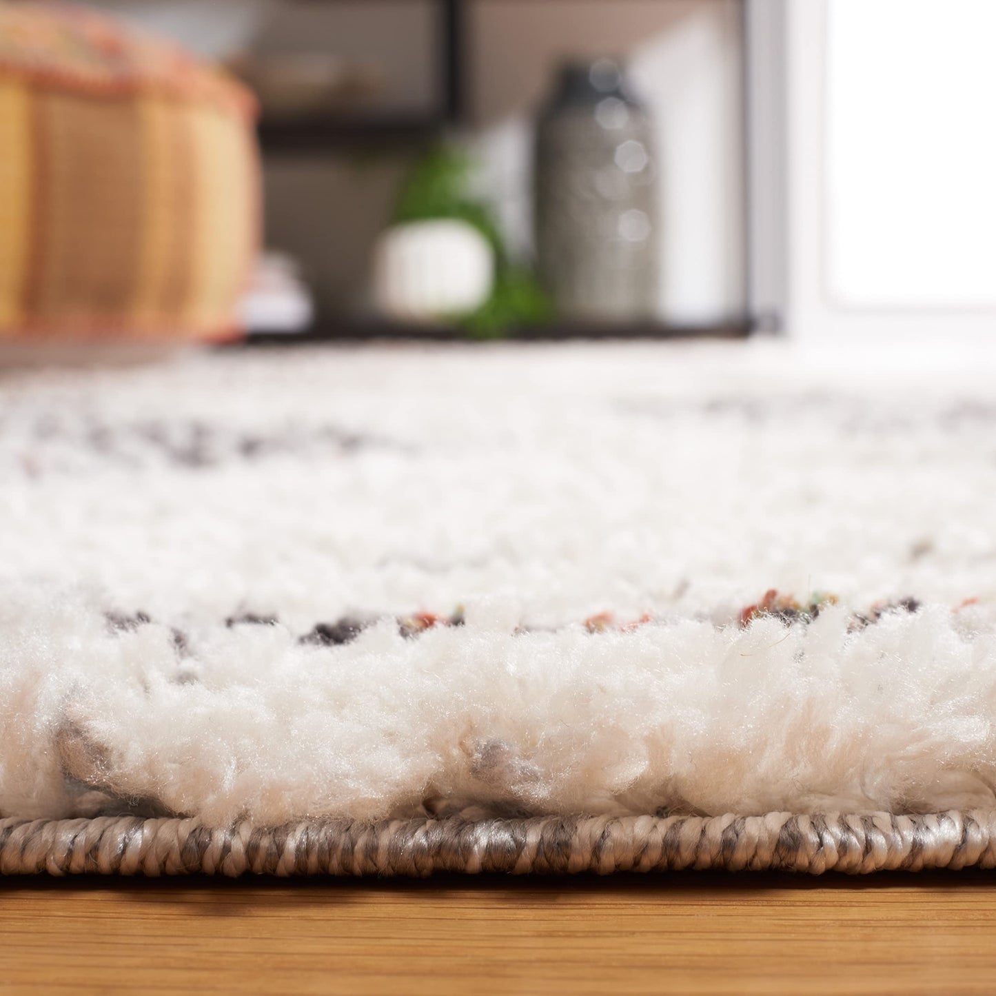 SAFAVIEH Area Rug 8x10 - Jericho Shag Collection - Large - Ivory & Black, Moroccan Boho Design, Non-Shedding & Easy Cleaning, Plush Thick Pile, Ideal for Living Room, Bedroom, Dining Space (JER102A)
