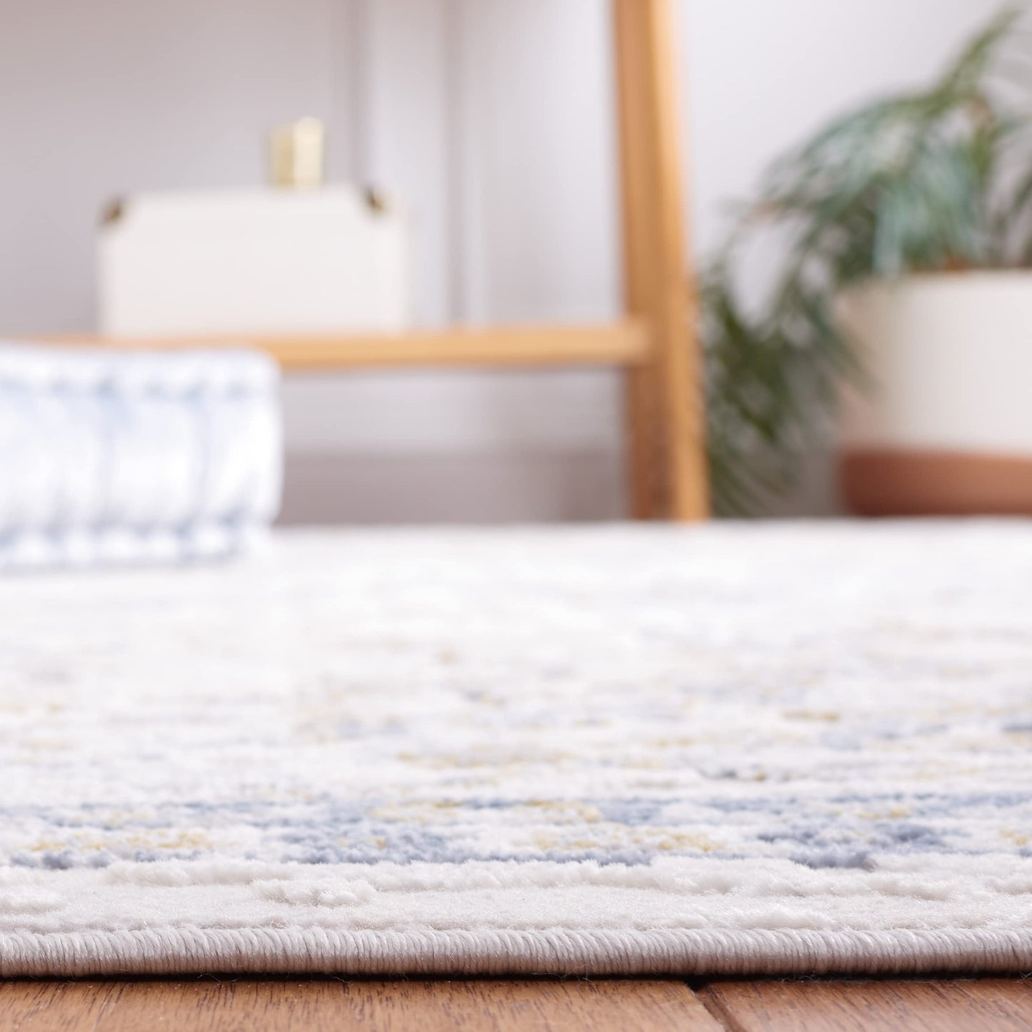 SAFAVIEH Palma Collection Accent Rug - 3' x 5', Beige & Light Blue, Non-Shedding & Easy Care, Ideal for High Traffic Areas in Living Room, Bedroom, Dining (PAM336A-3)