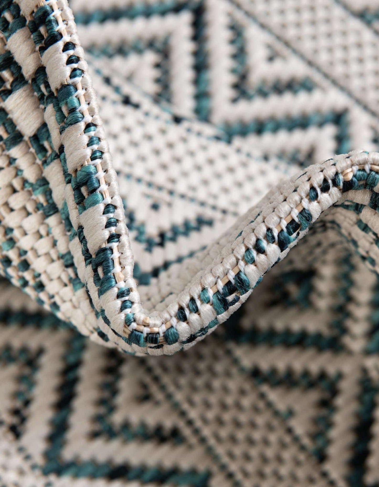 Unique Loom Outdoor Striped Collection Area Rug - Maia (5' 3" Round, Teal/Ivory)