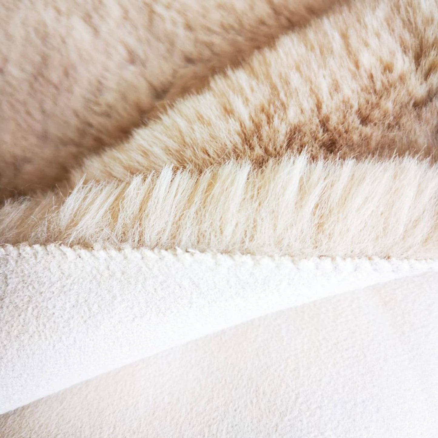 Ghouse Ultra Soft Faux Rabbit Fur Rug 3x5, Machine Washable Area Rugs for Bedroom Fluffy Rugs for Living Room, No-Shedding Carpet Sheepskin Rug Light Brown Beige