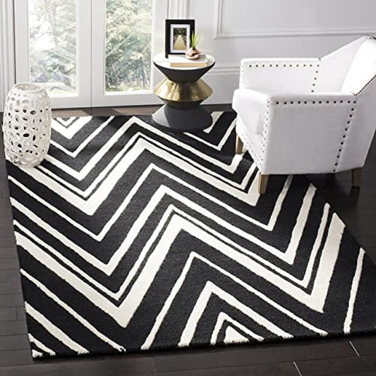 SAFAVIEH Cambridge Collection Area Rug - 5' x 8', Black & Ivory, Handmade Chevron Wool, Ideal for High Traffic Areas in Living Room, Bedroom (CAM711K)