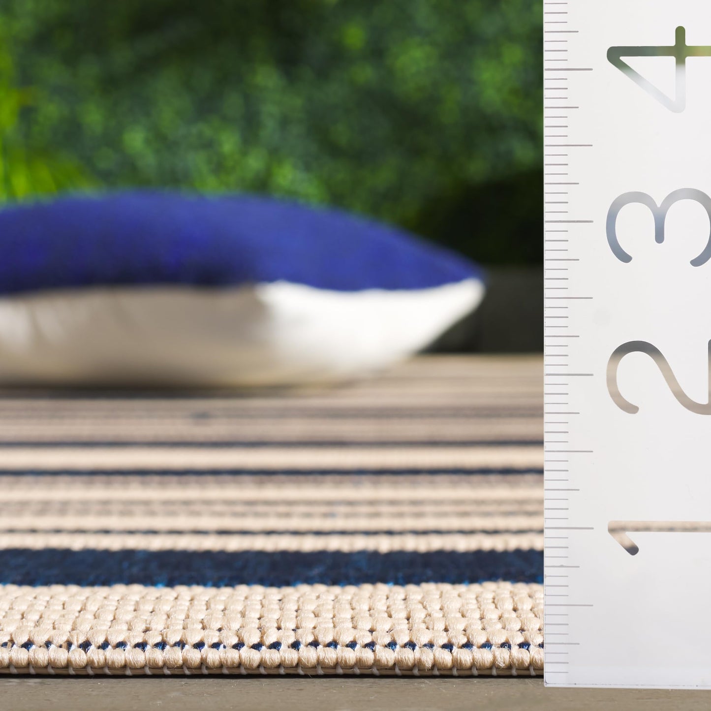 SAFAVIEH Washable Rug Outdoor Courtyard Collection - 8' x 11', Navy & Beige, Non-Shedding & Easy Cleaning, Ideal for Patio, Backyard, Mudroom (CY6062-268)