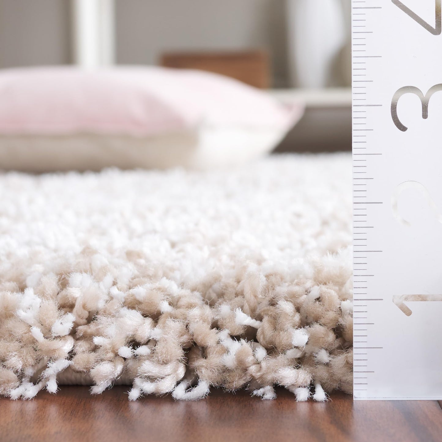 SAFAVIEH California Shag Collection Area Rug - 5'3' x 7'6', Beige, Non-Shedding & Easy to Clean, Ultra Plush Thick Pile, Ideal for Living Room, Bedroom, Dining Space (SG151-1313)