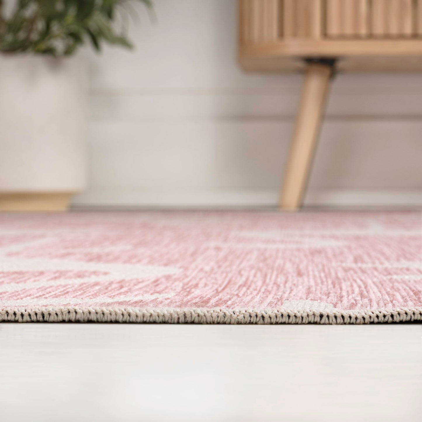 JONATHAN Y Flamingos Two-Tone Indoor Outdoor Runner Rug 2X8 Pink/Cream, Liana Casual Coastal for Backyard, Patio, Porch, Easy-Cleaning, High Traffic, Pet-Friendly, Non-Shedding (TSN401C-28)