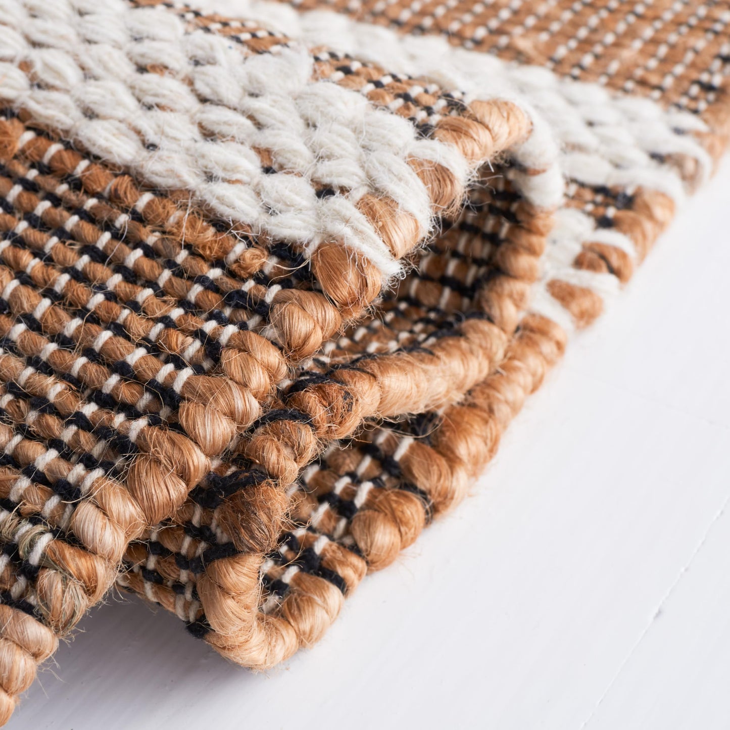 SAFAVIEH Natural Fiber Collection Area Rug - 5' x 8', Natural & Ivory, Handmade Farmhouse Jute Wool, Ideal for High Traffic Areas in Living Room, Bedroom (NF225A)
