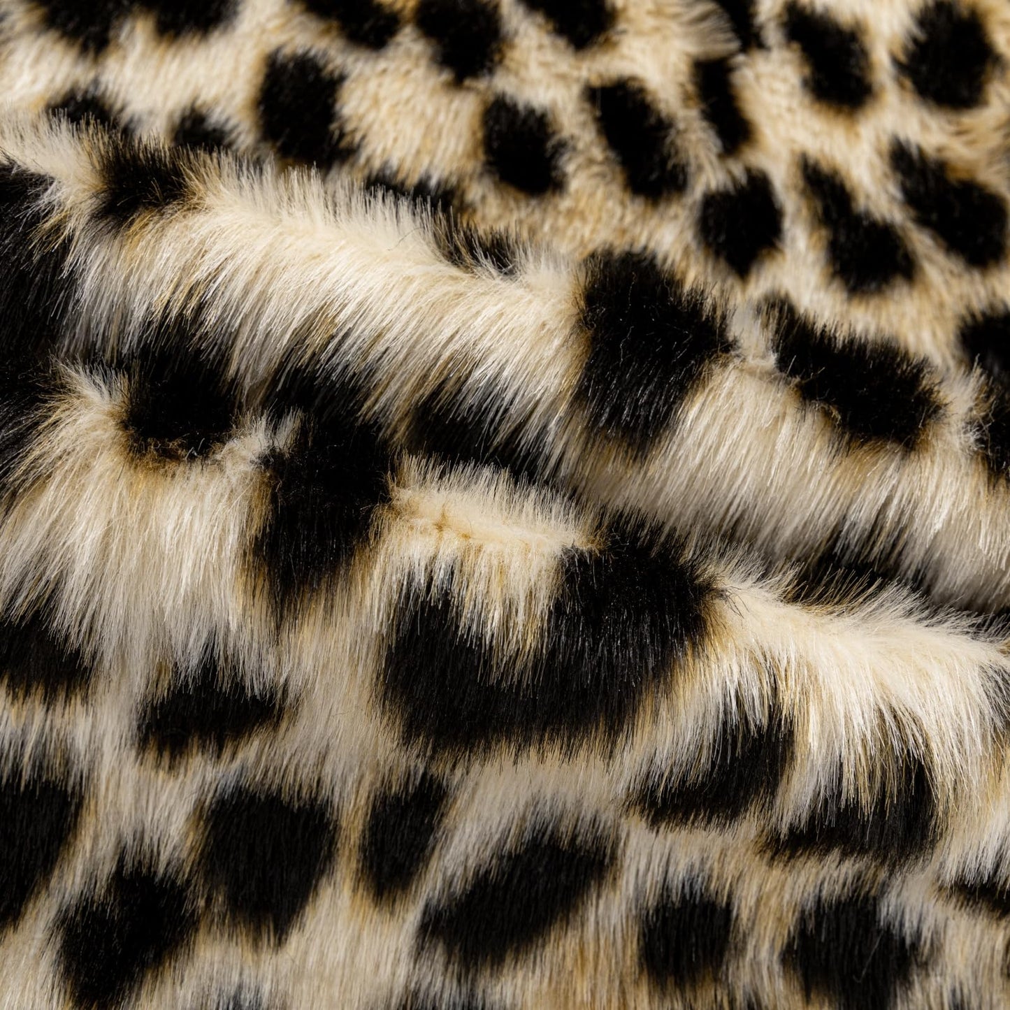 Asuprui Cheetah Print Area Rug – Soft Leopard Rug Animal Print Cowhide Rug for Kids' Room Decor, Playroom or Nursery (5.9 x 7 Ft)