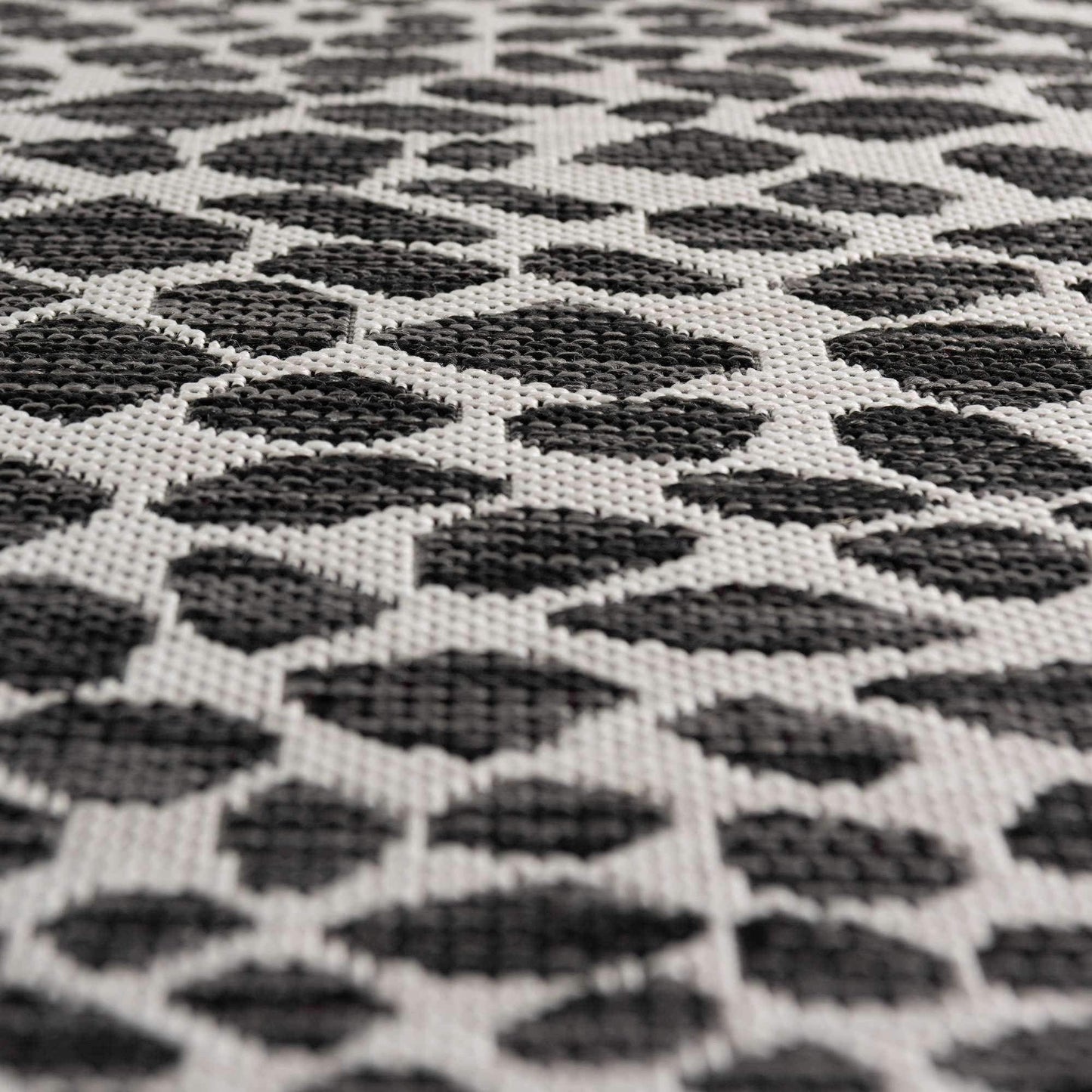 Unique Loom Outdoor Collection Area Rug - Cape Town (4' 1' x 6' 1' Rectangle, Black/ Ivory)