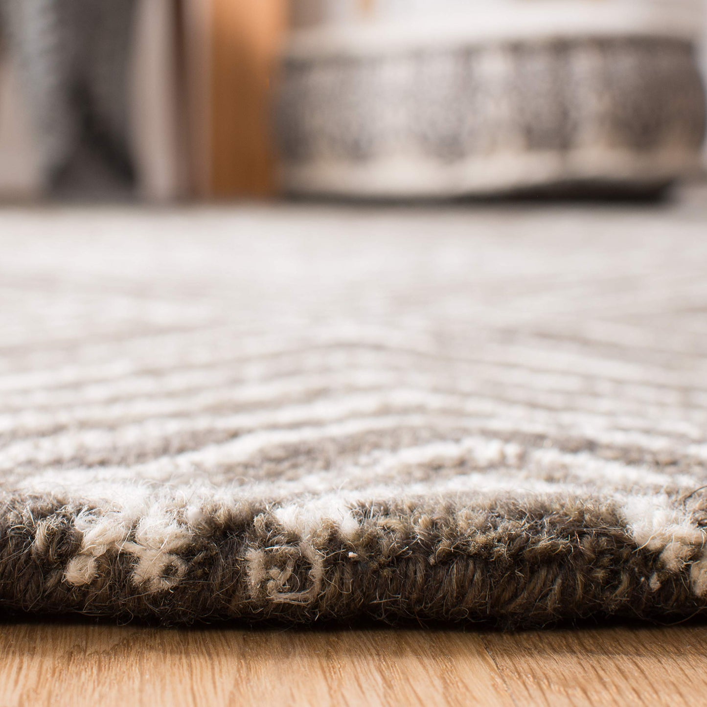 SAFAVIEH Micro-Loop Collection Accent Rug - 2'6" x 4', Dark Grey & Ivory, Handmade Wool, Ideal for High Traffic Areas in Entryway, Living Room, Bedroom (MLP608F)