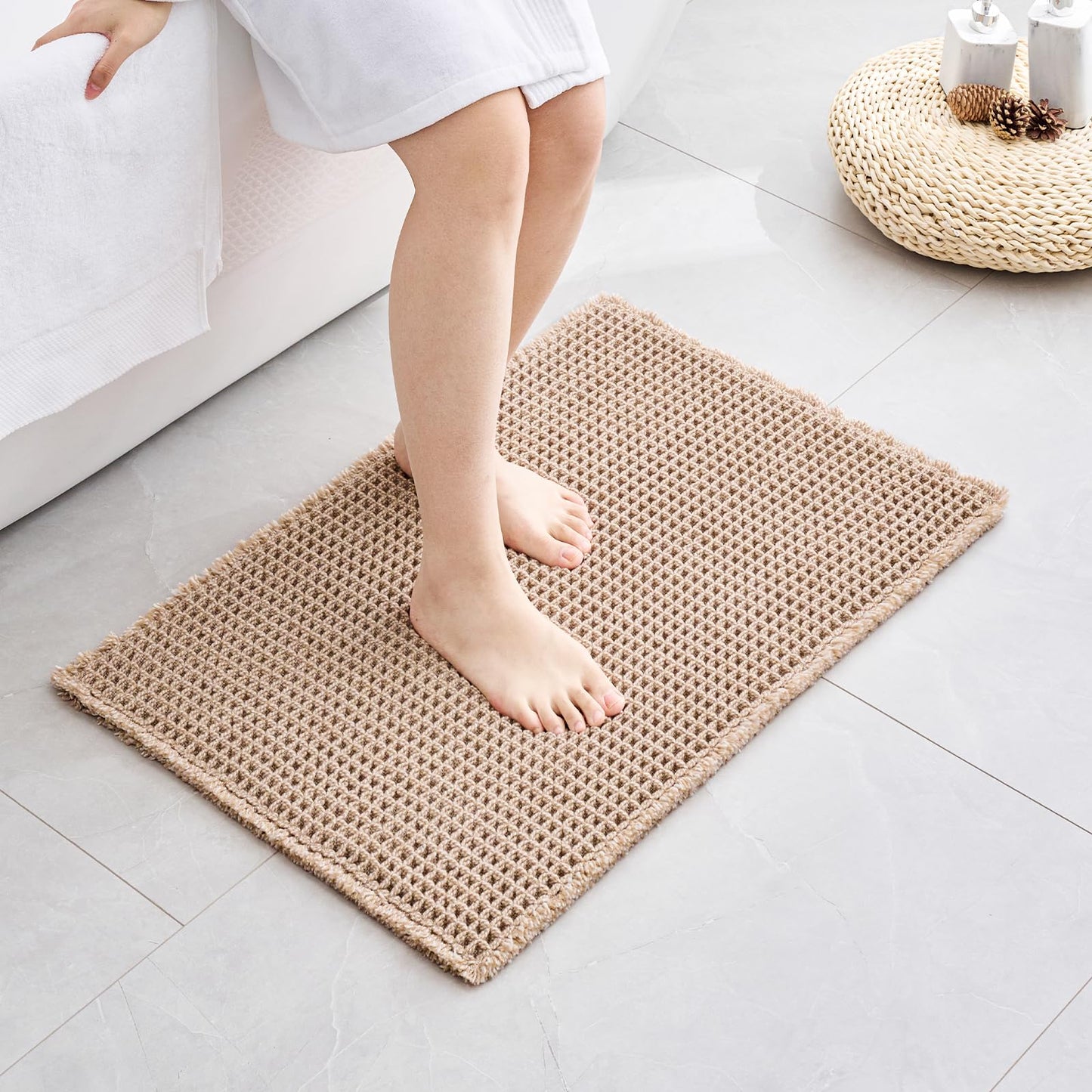 Disolla Waffle Bath Mat, Non Slip Absorbent Small Bathroom Rug, Machine Washable Quick Dry Ultra Soft Bathroom Floor Mat, Brown/White Bath Rug for Tub Shower, 17''x24''