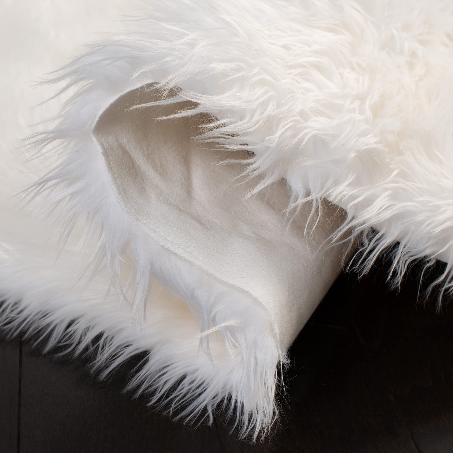 SAFAVIEH Faux Sheep Skin Collection 2' x 3' Ivory FSS115A Silken Glam 2.35-inch Thick Accent Rug