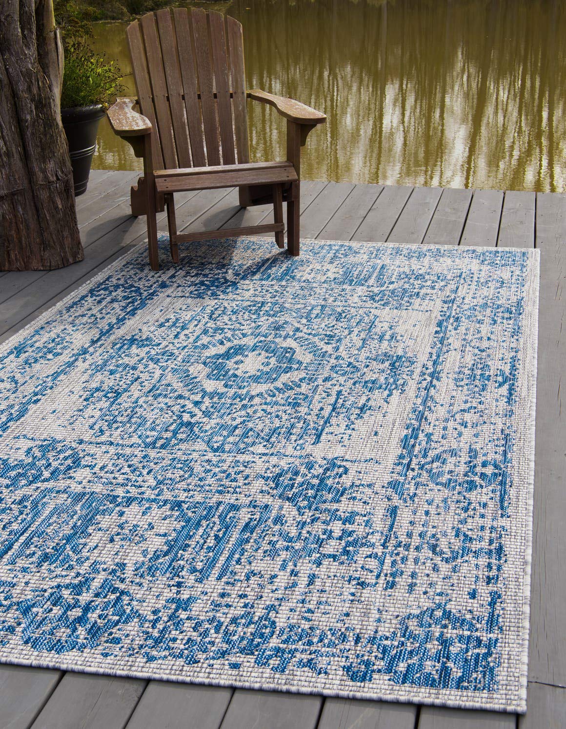 Unique Loom Outdoor Traditional Collection Area Rug - Timeworn (4' 1" x 6' 1" Rectangle, Blue/ Gray)